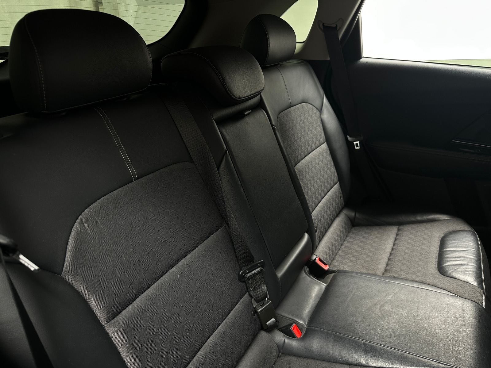 Thumbnail: 2017 Kia Niro - 6