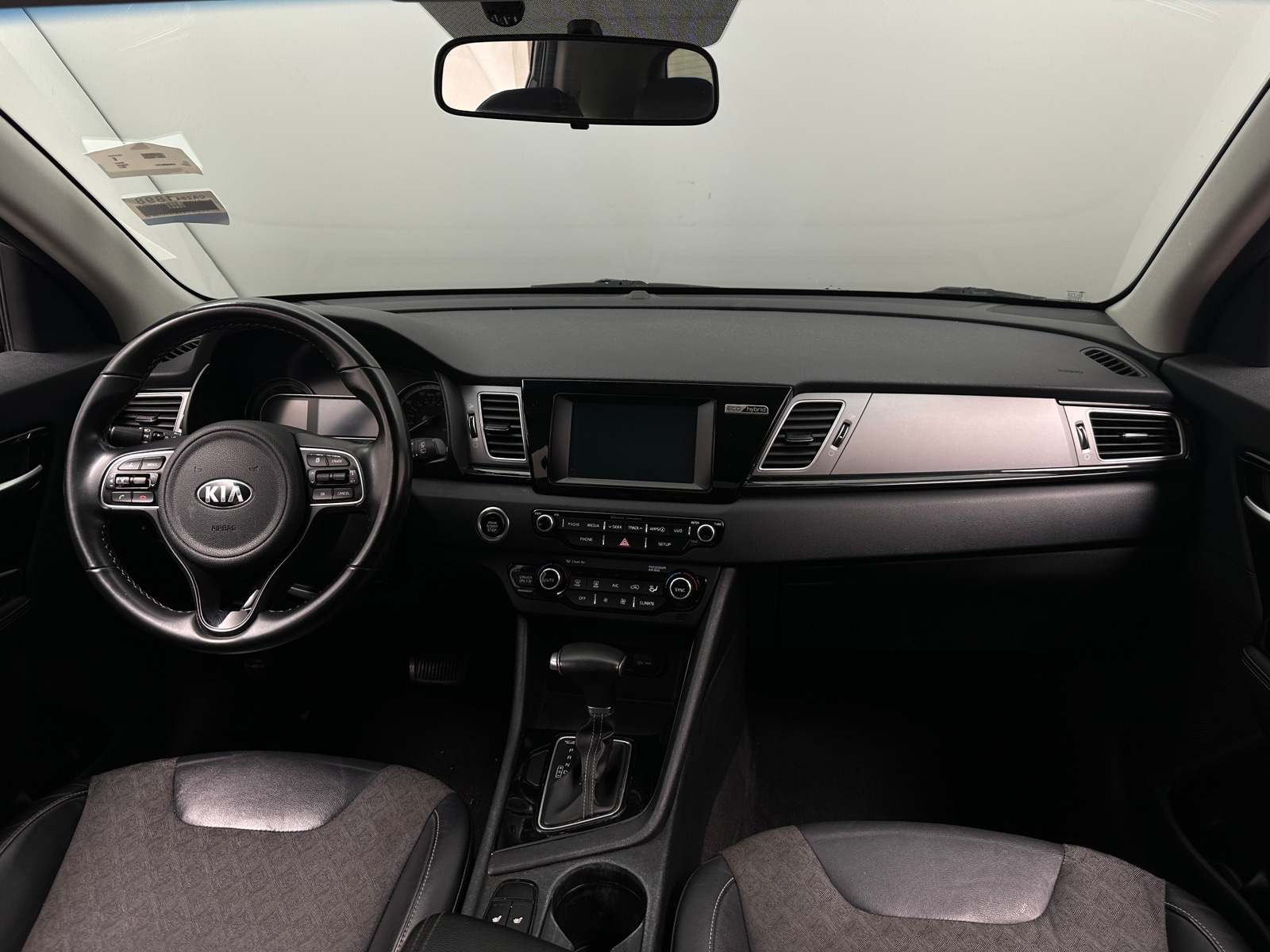 Thumbnail: 2017 Kia Niro - 3
