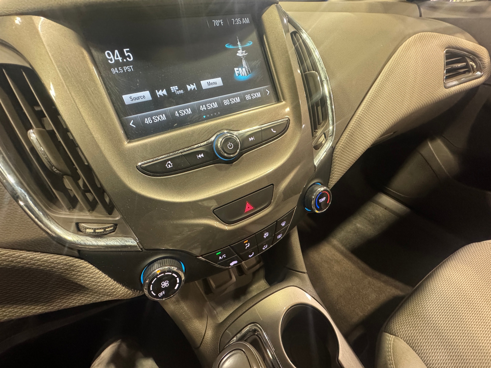Thumbnail: 2018 Chevrolet Cruze - 4