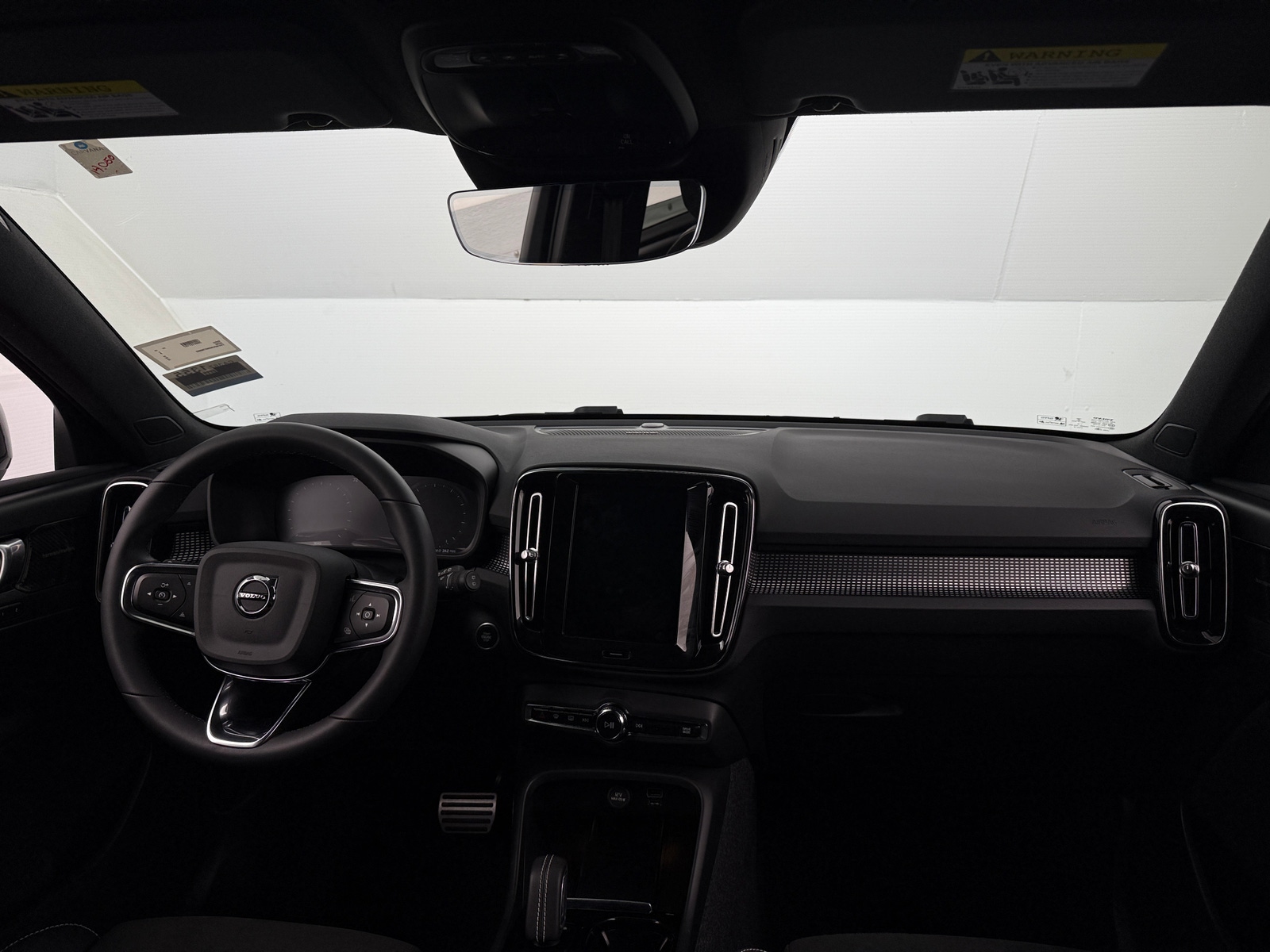 Thumbnail: 2022 Volvo XC40 - 2