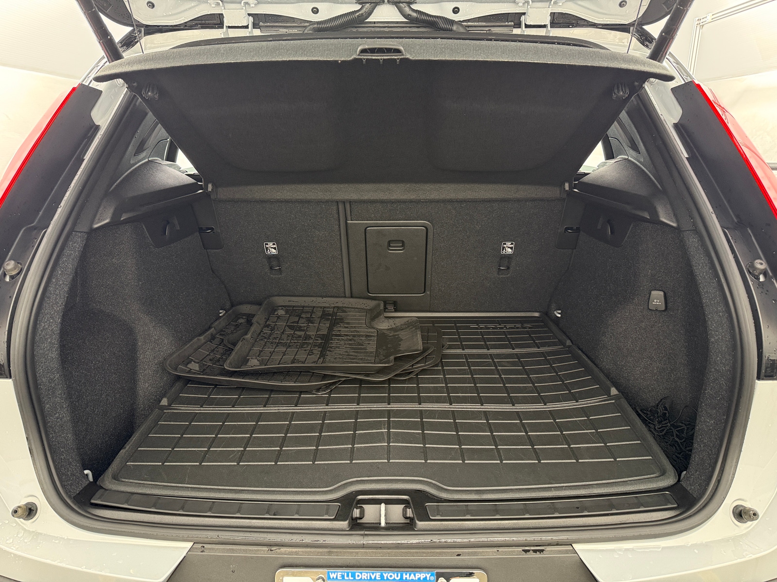 Thumbnail: 2022 Volvo XC40 - 6