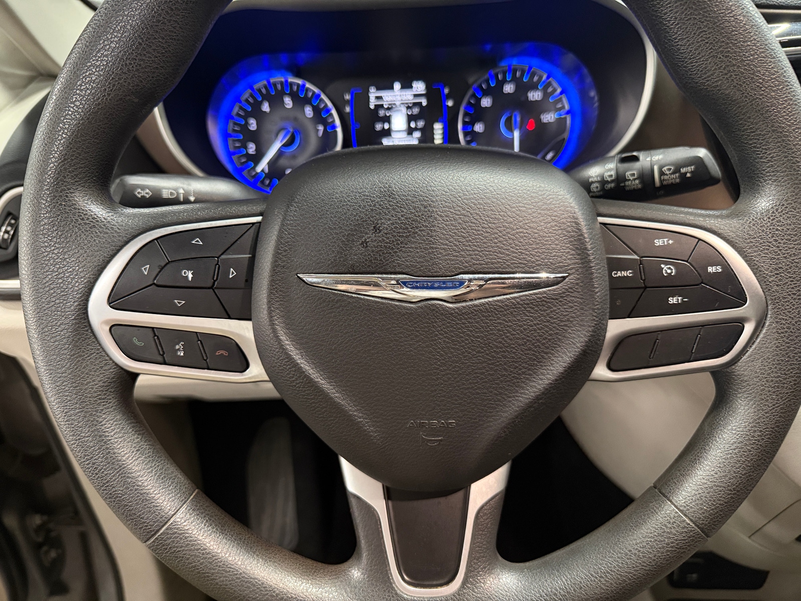 Thumbnail: 2018 Chrysler Pacifica - 5