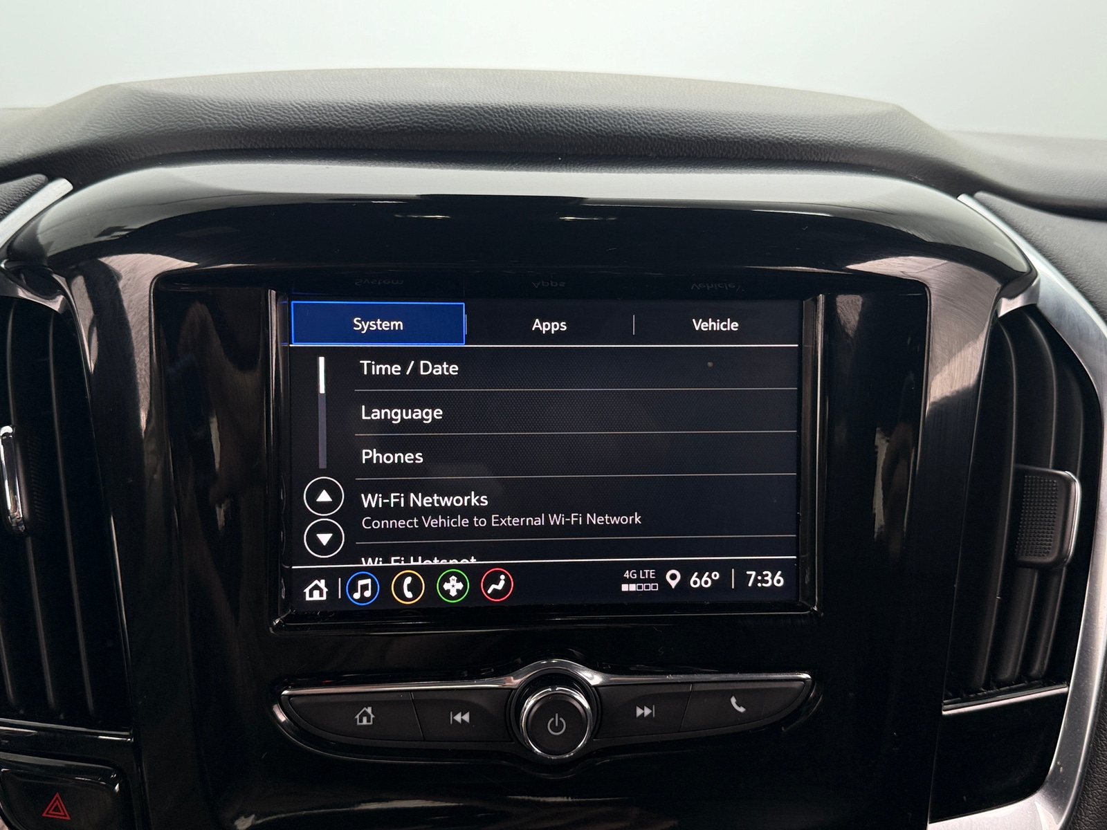 Thumbnail: 2022 Chevrolet Traverse - 4