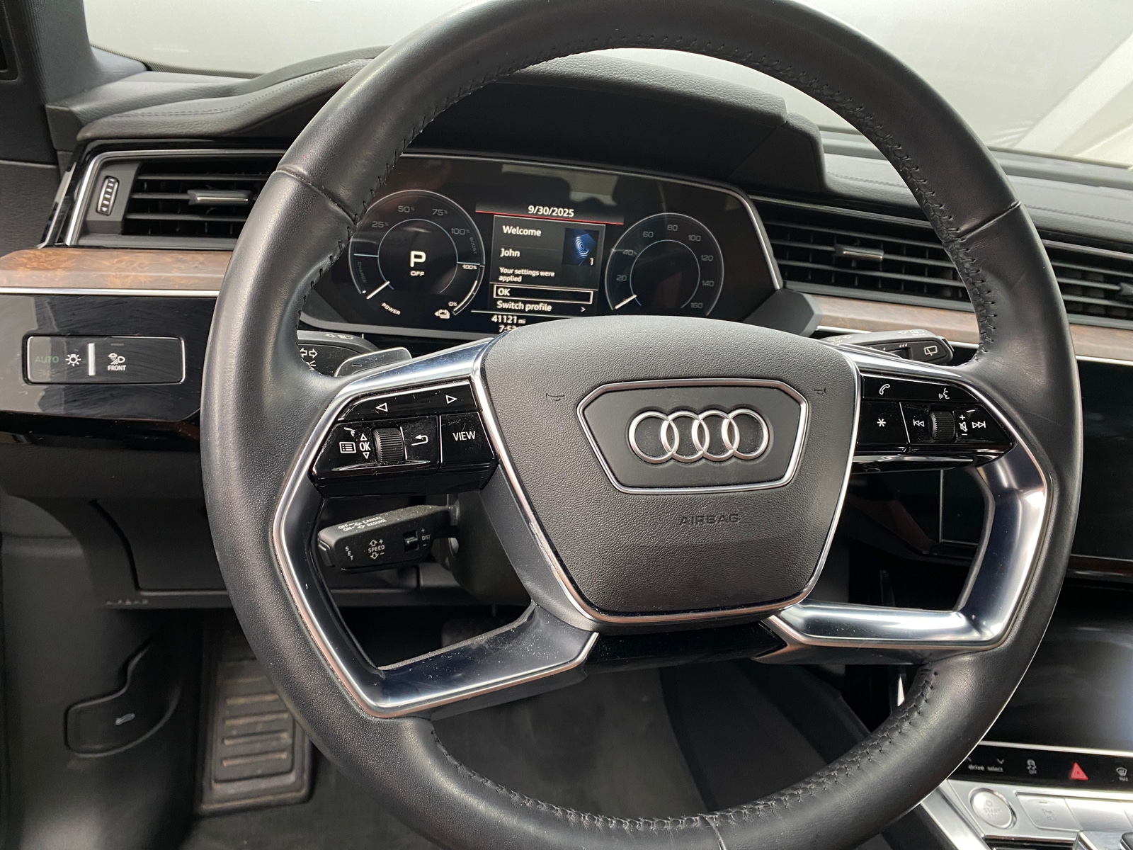 Thumbnail: 2019 Audi e-tron - 4
