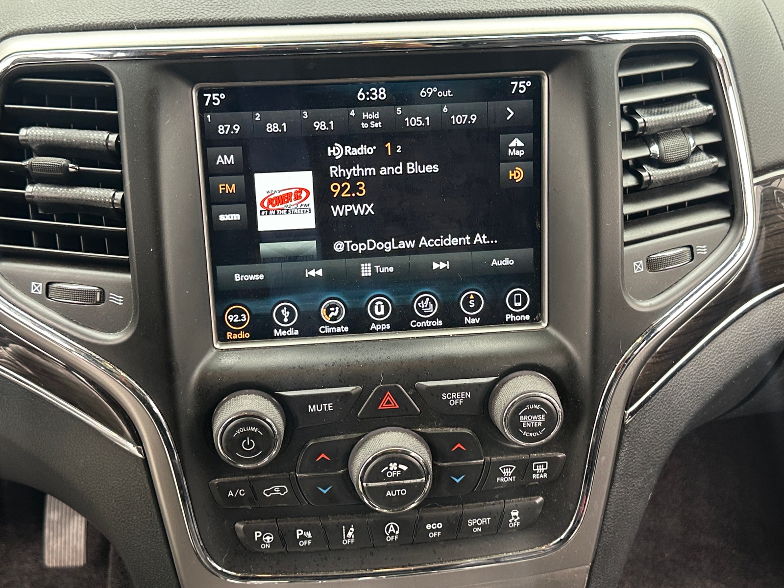 Thumbnail: 2018 Jeep Grand Cherokee - 3