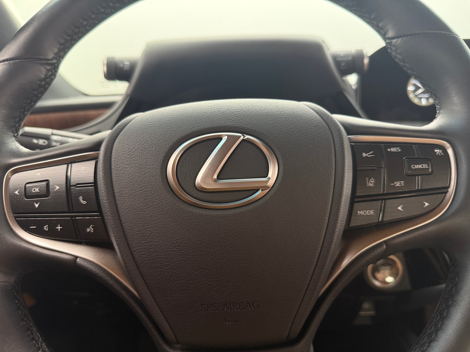 Thumbnail: 2024 Lexus ES - 4