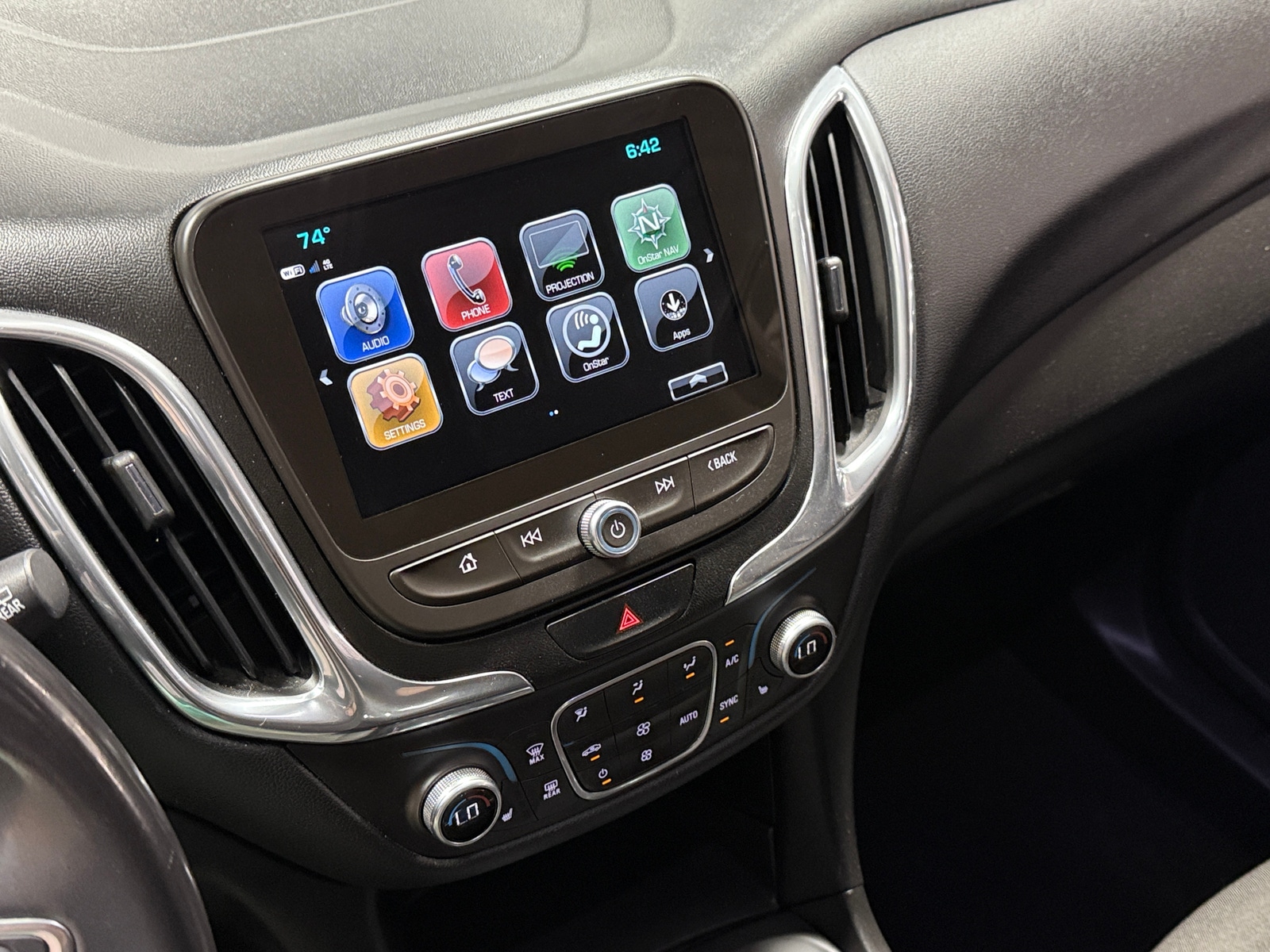 Thumbnail: 2018 Chevrolet Equinox - 4