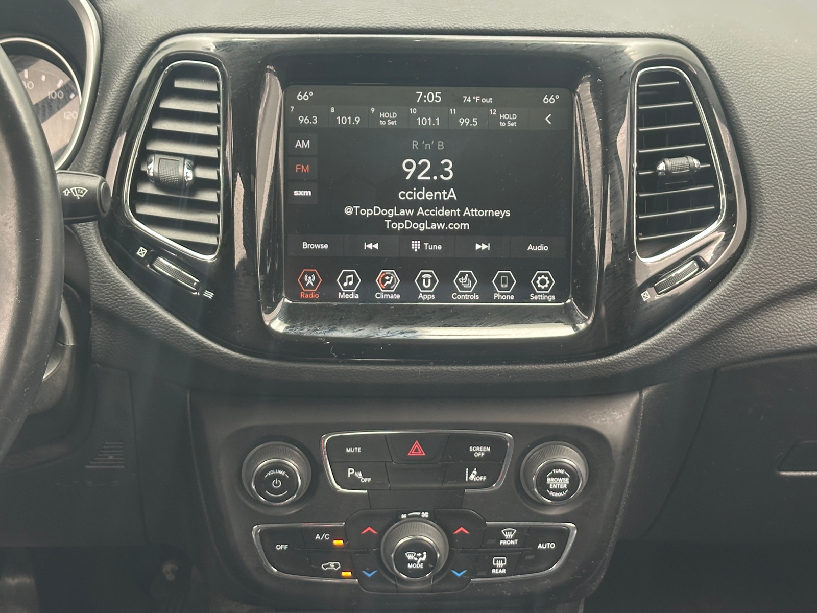 Thumbnail: 2019 Jeep Compass - 3