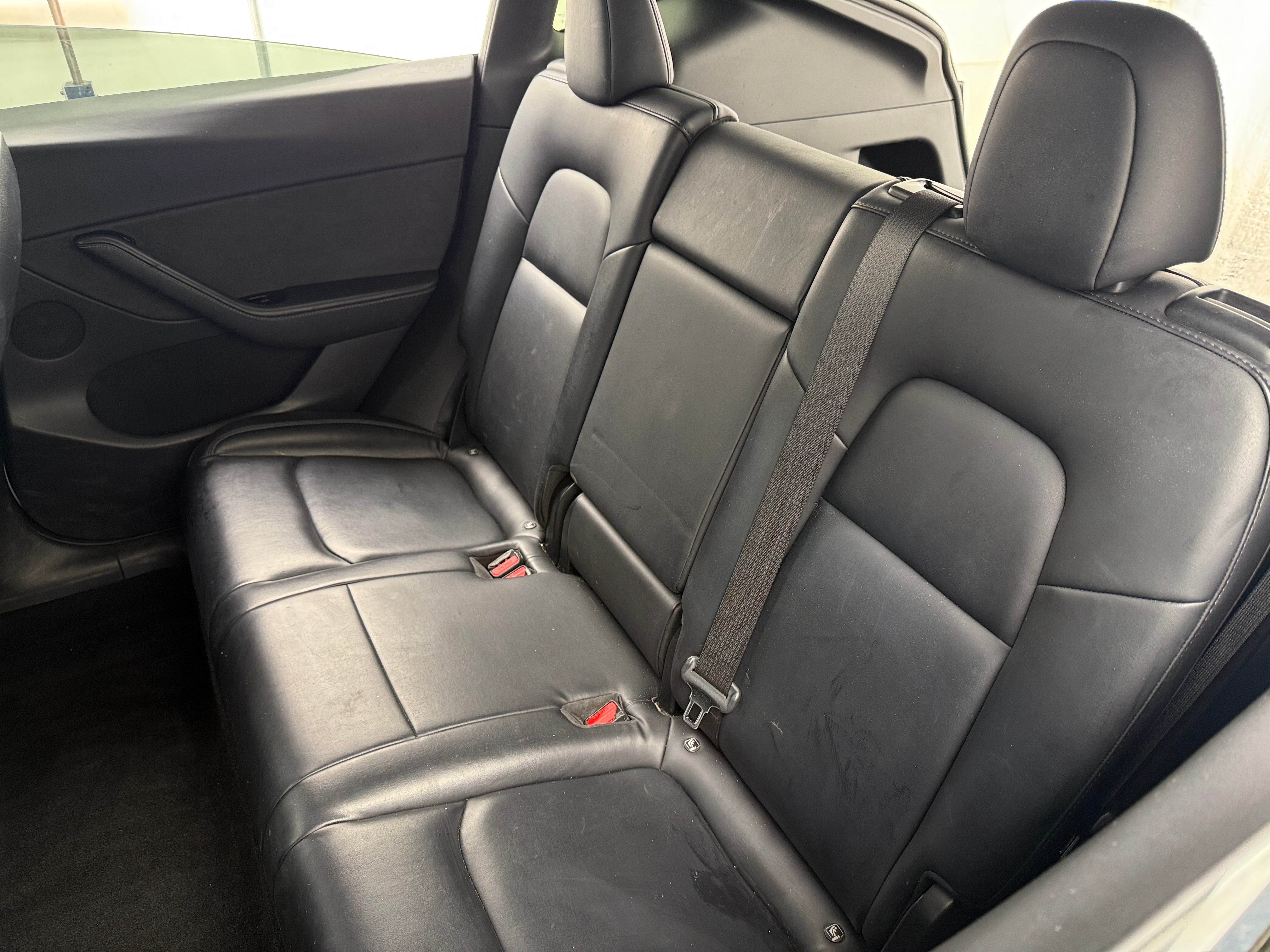 Used 2021 Tesla Model Y Long Range with VIN 5YJYGDEE4MF063913 for sale in Oak Creek, WI