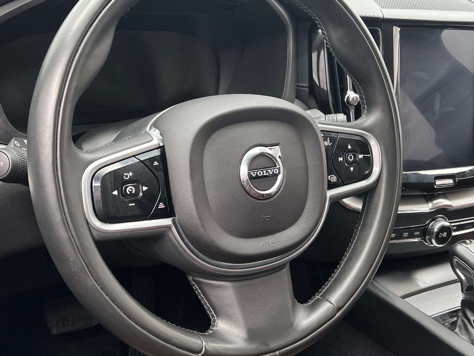 Thumbnail: 2018 Volvo XC60 - 4