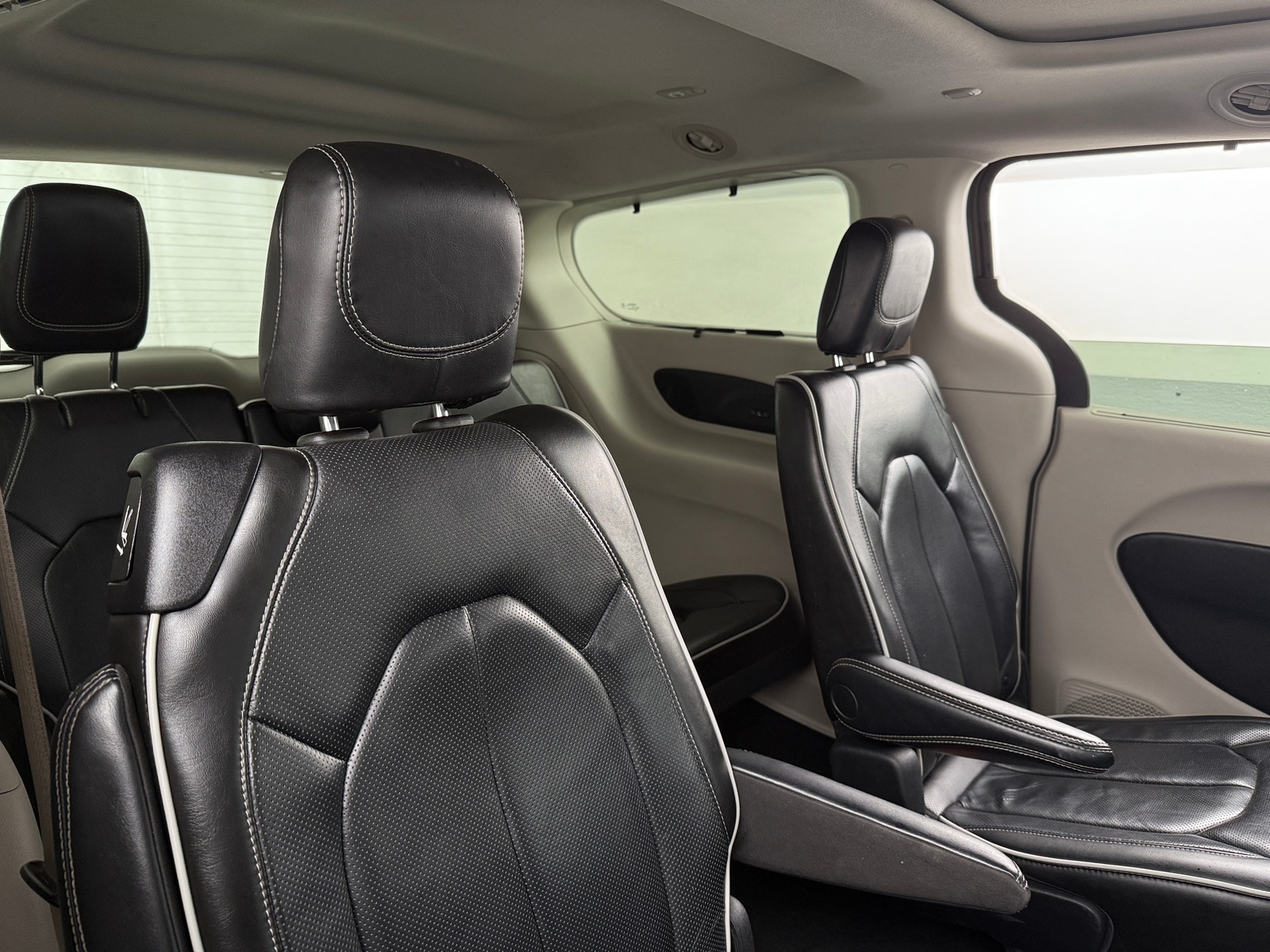 Thumbnail: 2022 Chrysler Pacifica - 5