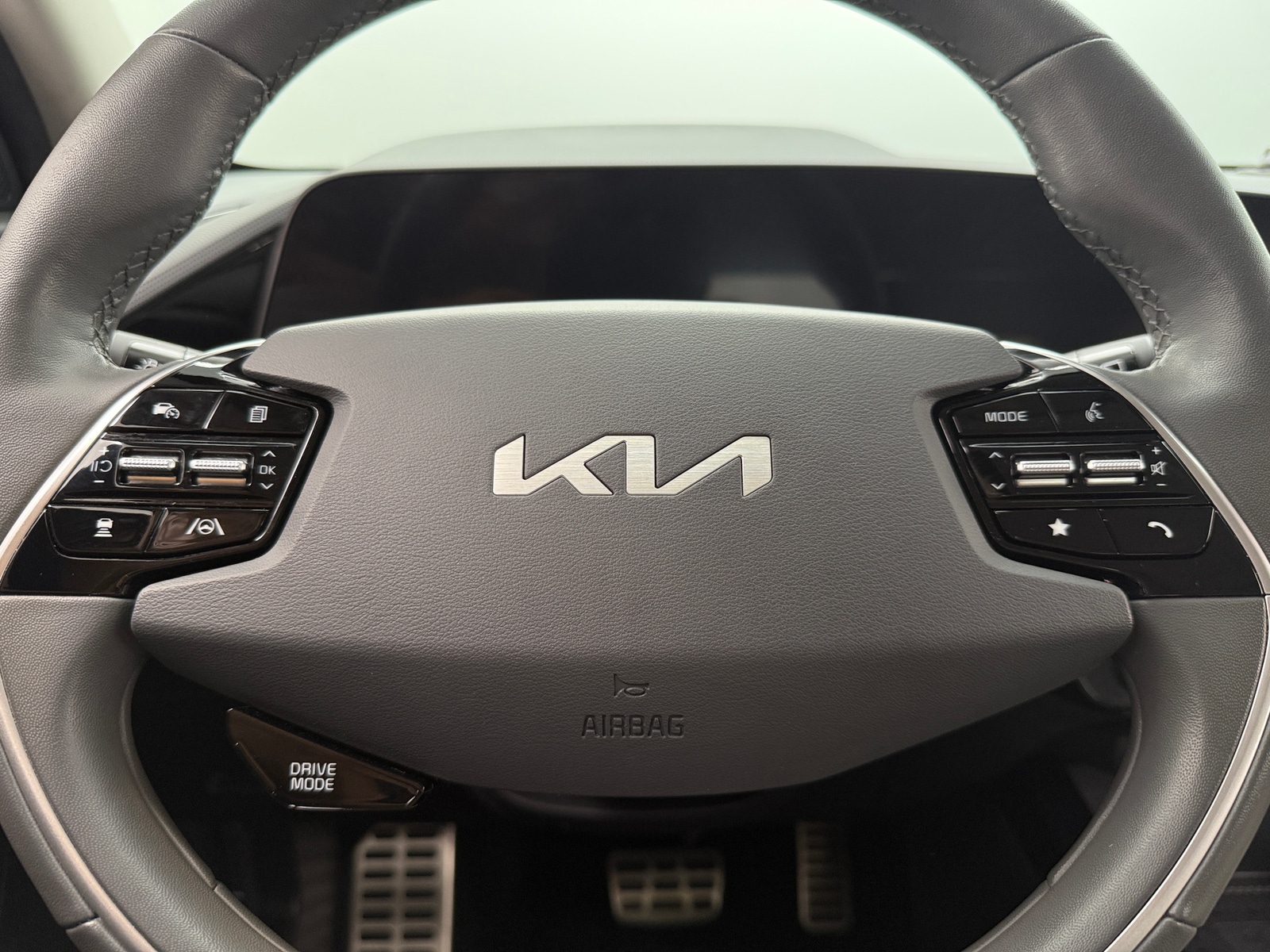 Thumbnail: 2023 Kia Niro - 4