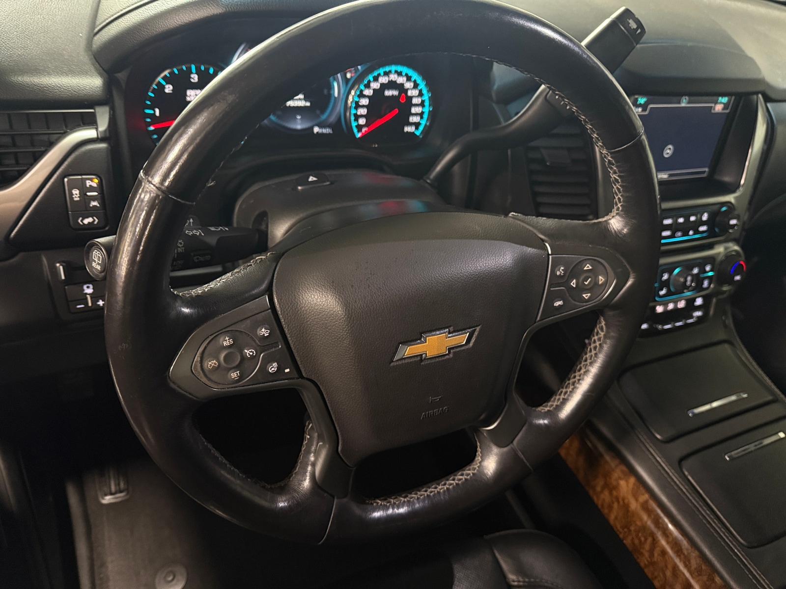 Thumbnail: 2019 Chevrolet Suburban - 4