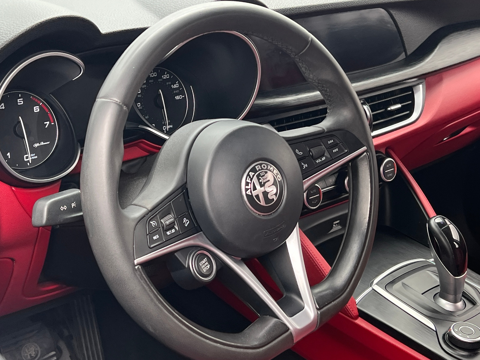 Thumbnail: 2018 Alfa Romeo Stelvio - 4