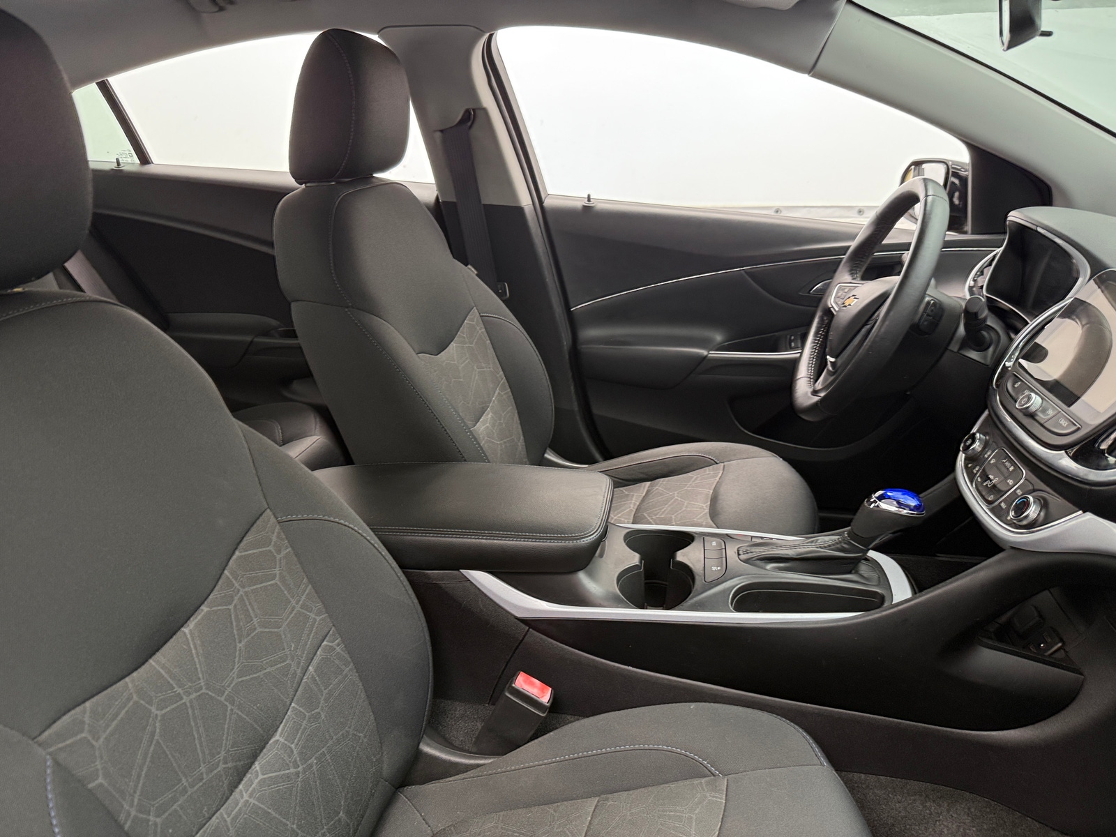 Thumbnail: 2017 Chevrolet Volt - 2