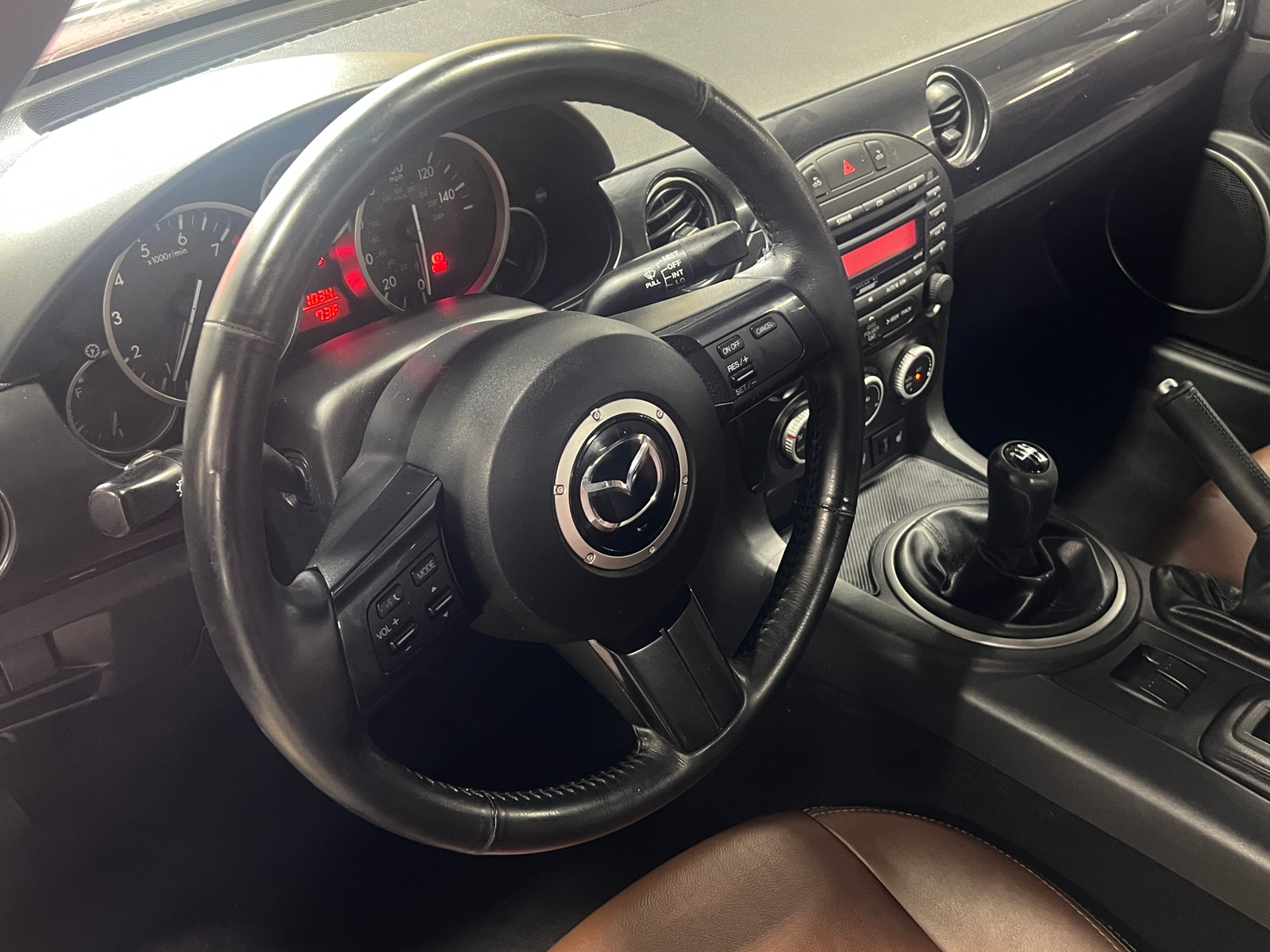Thumbnail: 2014 Mazda MX-5 Miata - 4