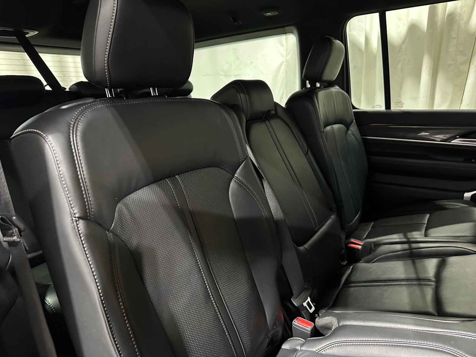 Thumbnail: 2022 Jeep Wagoneer - 5