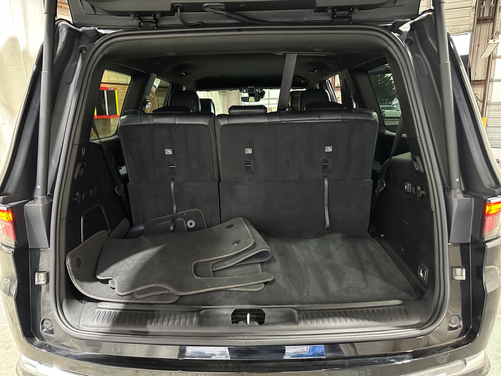 Thumbnail: 2022 Jeep Wagoneer - 6