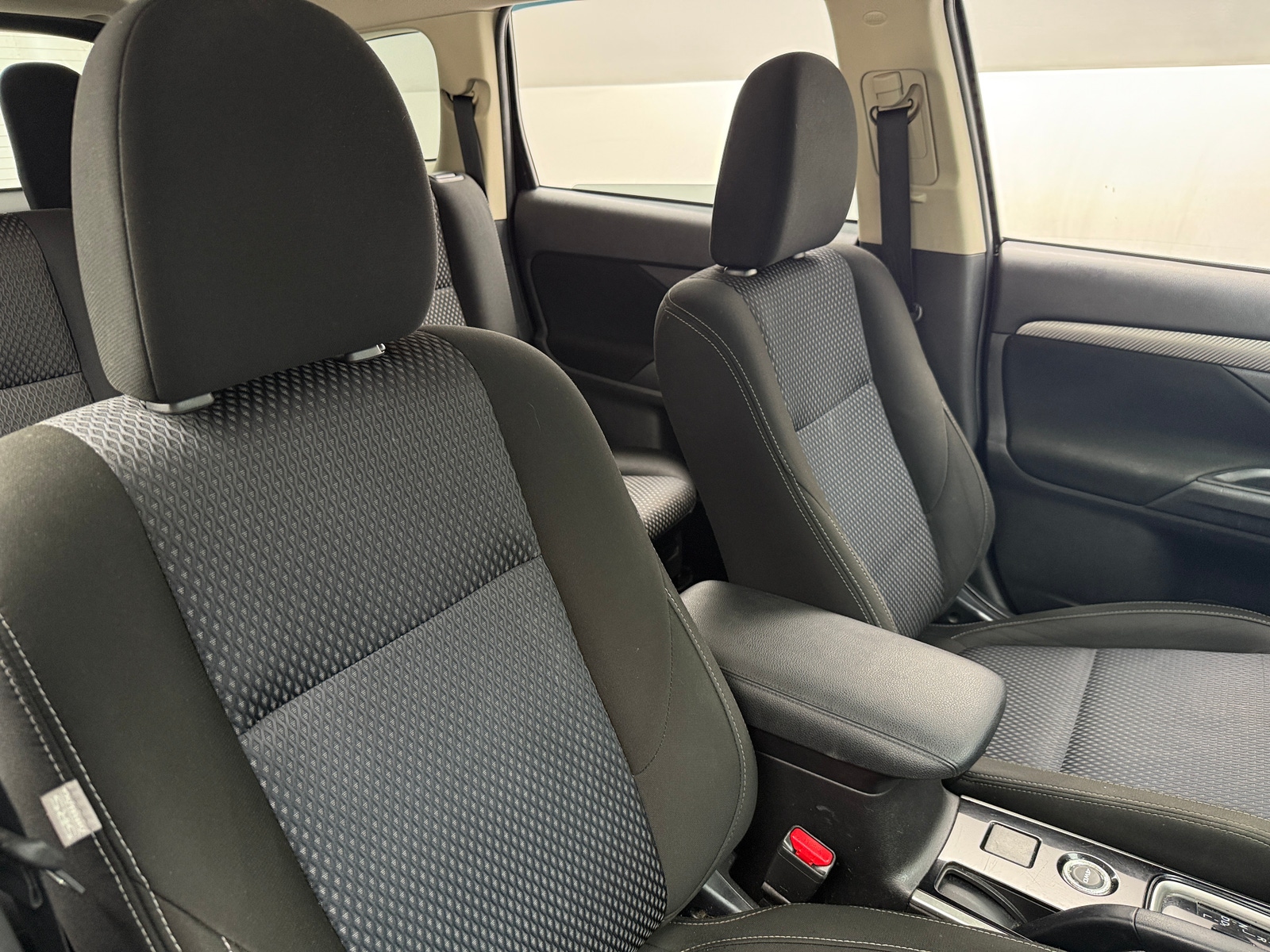Thumbnail: 2017 Mitsubishi Outlander - 2