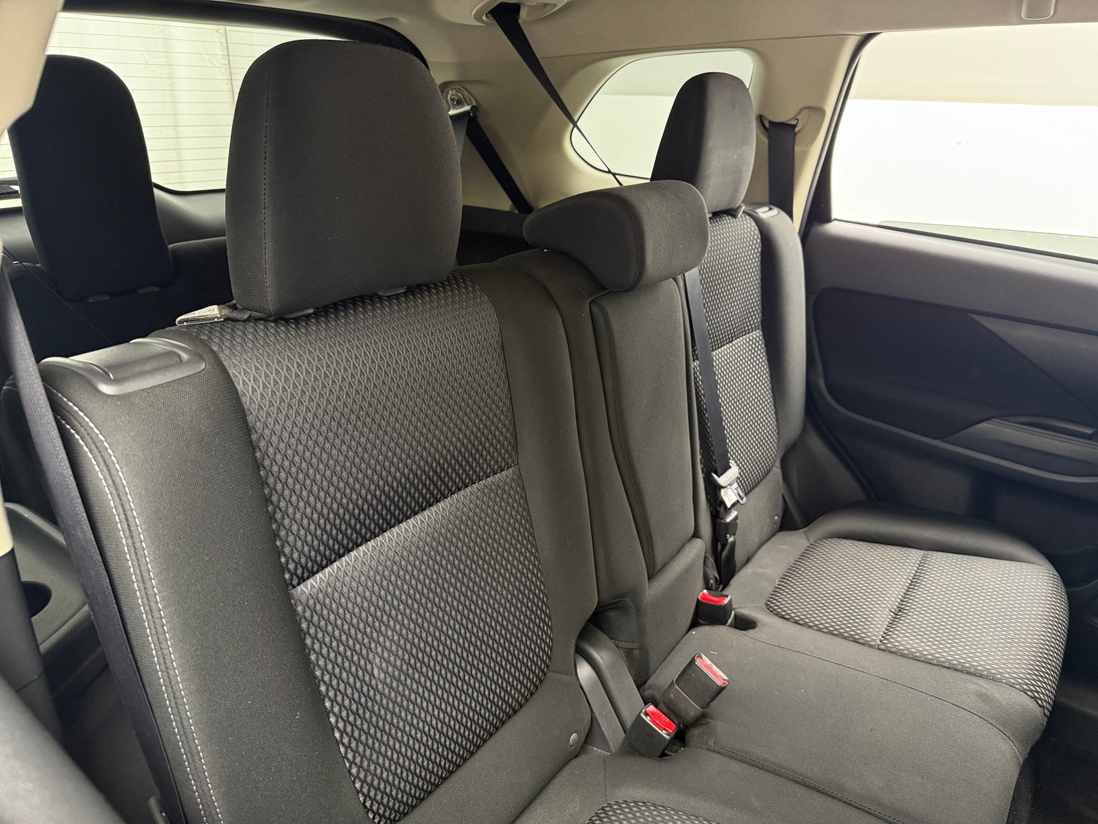 Thumbnail: 2017 Mitsubishi Outlander - 6