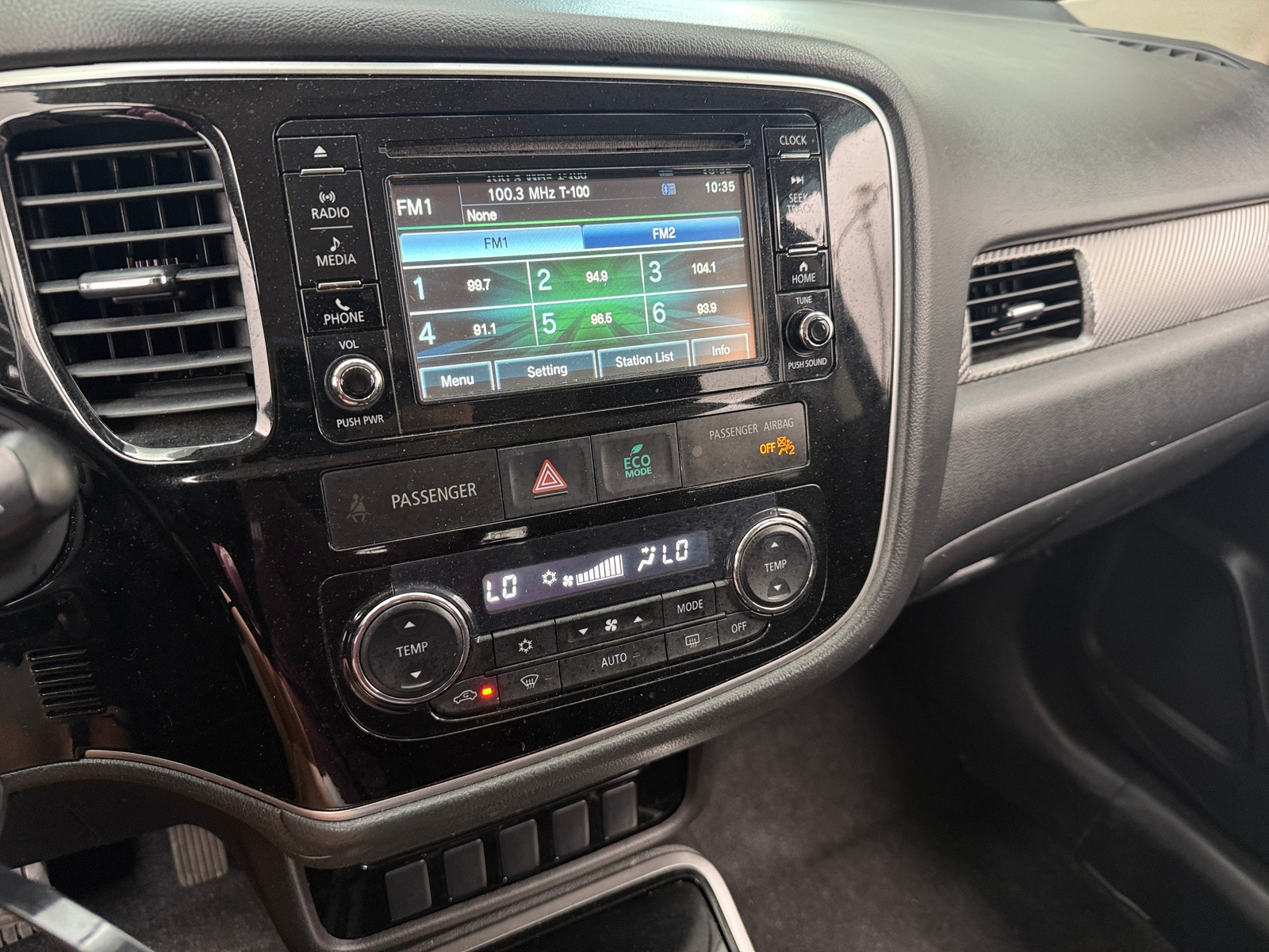 Thumbnail: 2017 Mitsubishi Outlander - 4