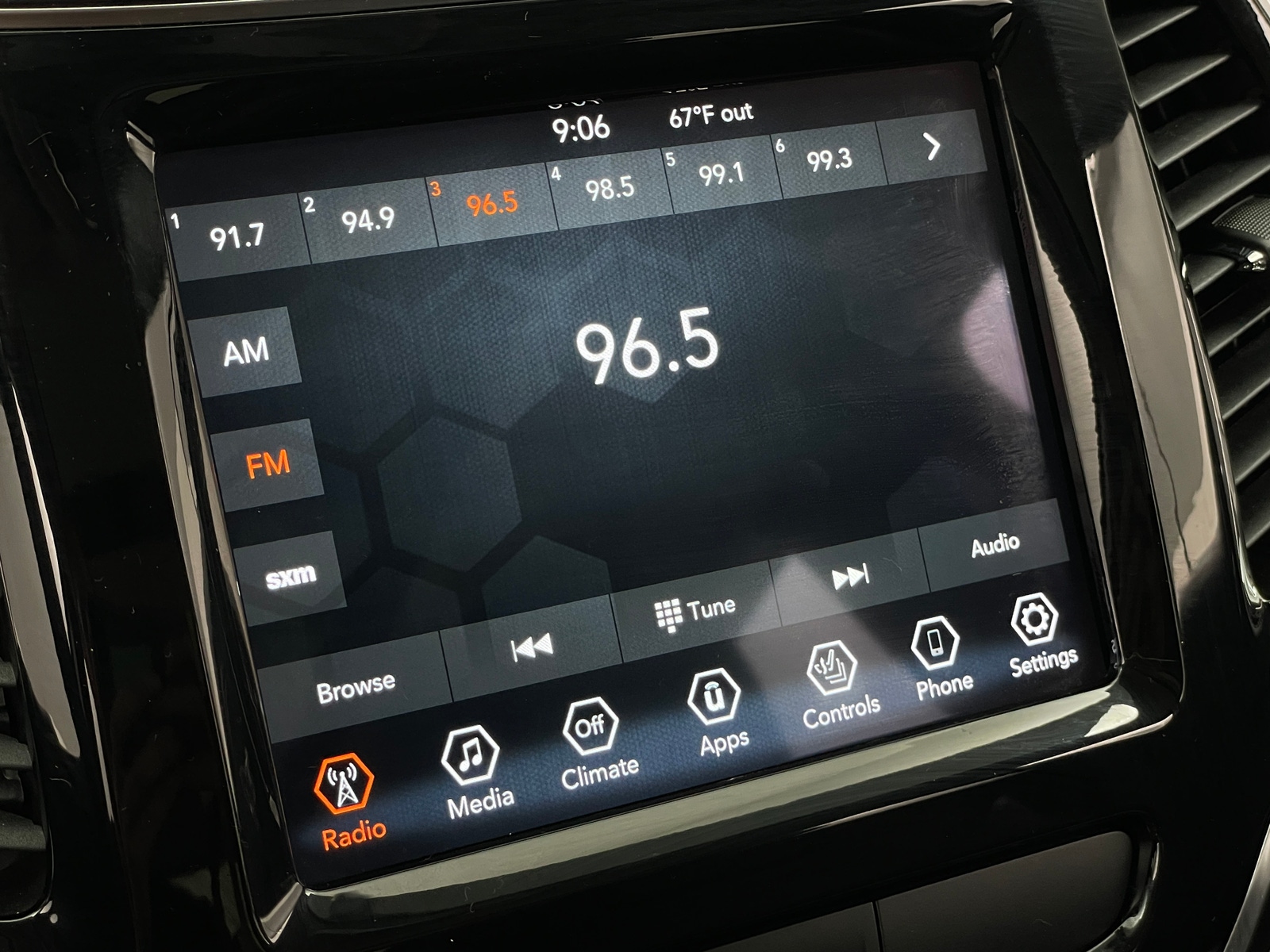 Thumbnail: 2019 Jeep Cherokee - 3