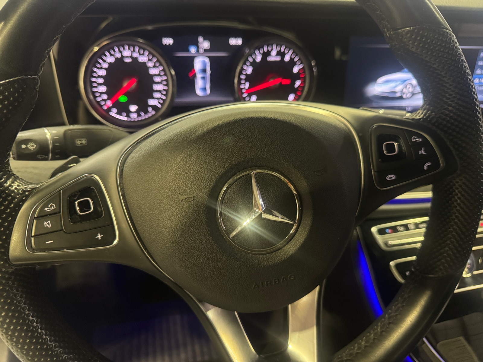 Thumbnail: 2017 Mercedes-Benz E-Class - 4