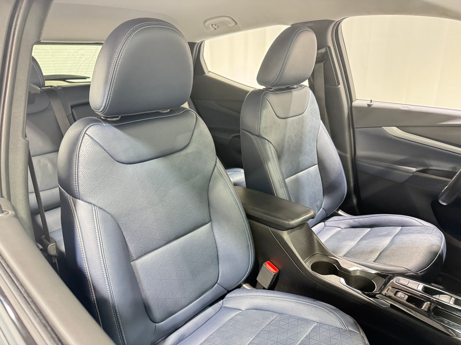 Thumbnail: 2023 Chevrolet Bolt EUV - 2