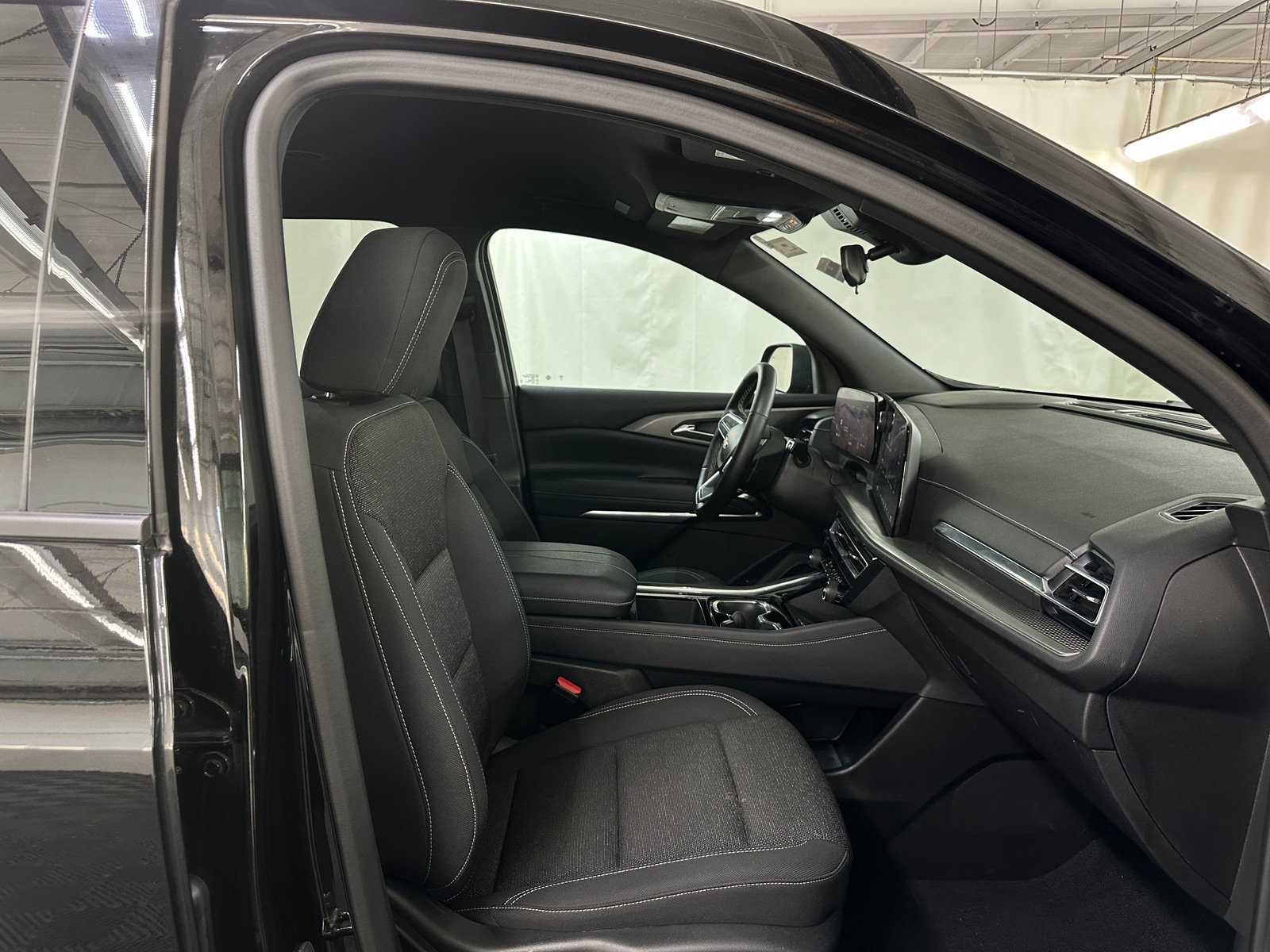 Thumbnail: 2025 Chevrolet Traverse - 2