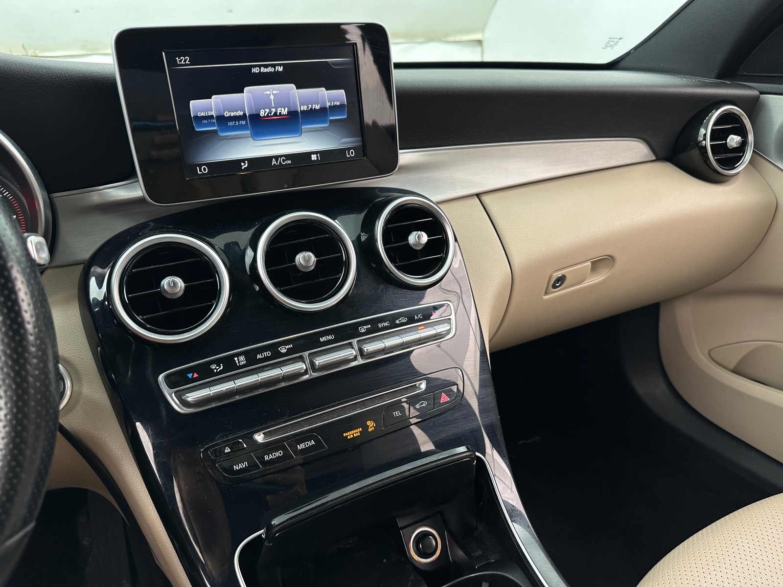 Thumbnail: 2016 Mercedes-Benz C-Class - 3