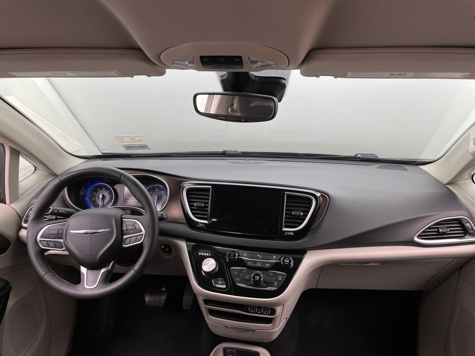 Thumbnail: 2022 Chrysler Voyager - 3