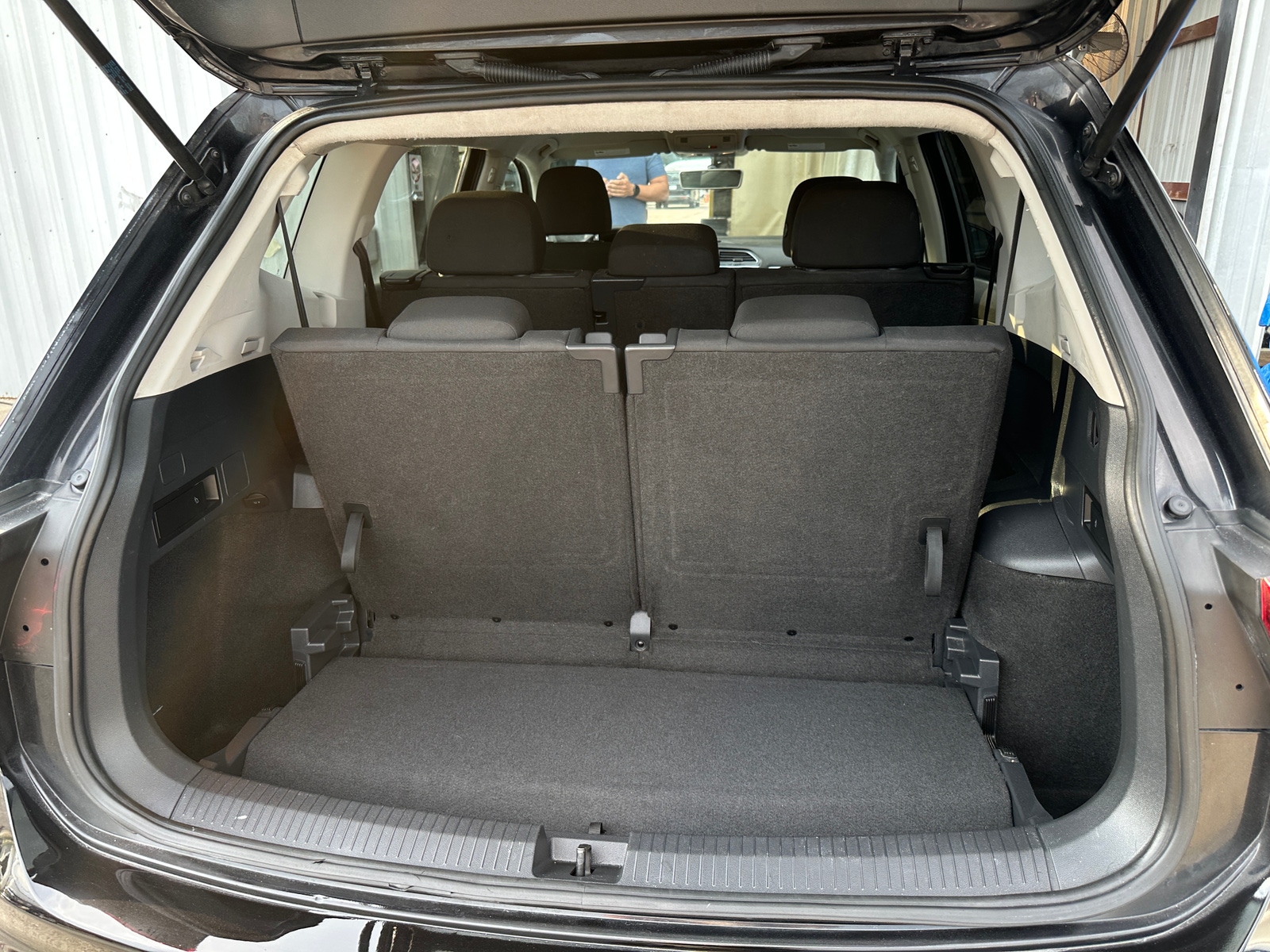 Thumbnail: 2020 Volkswagen Tiguan - 7