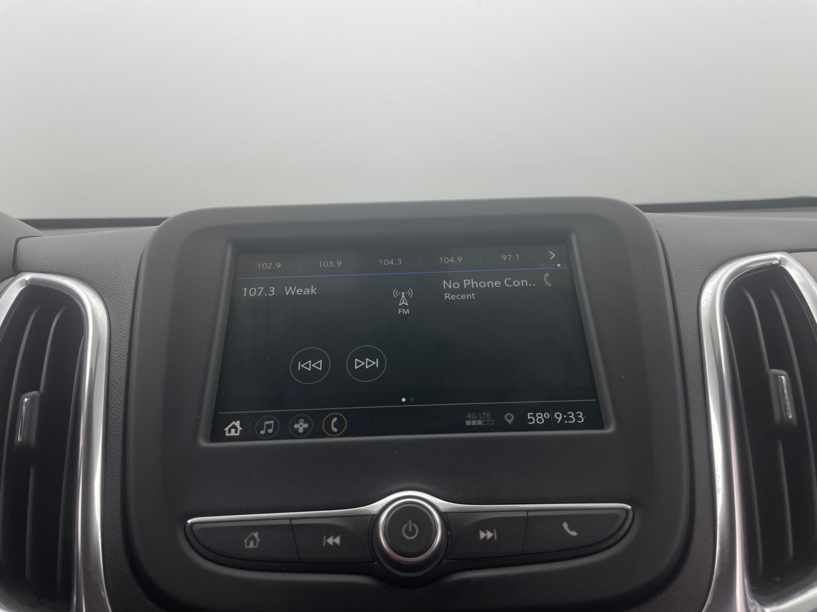 Thumbnail: 2019 Chevrolet Equinox - 4