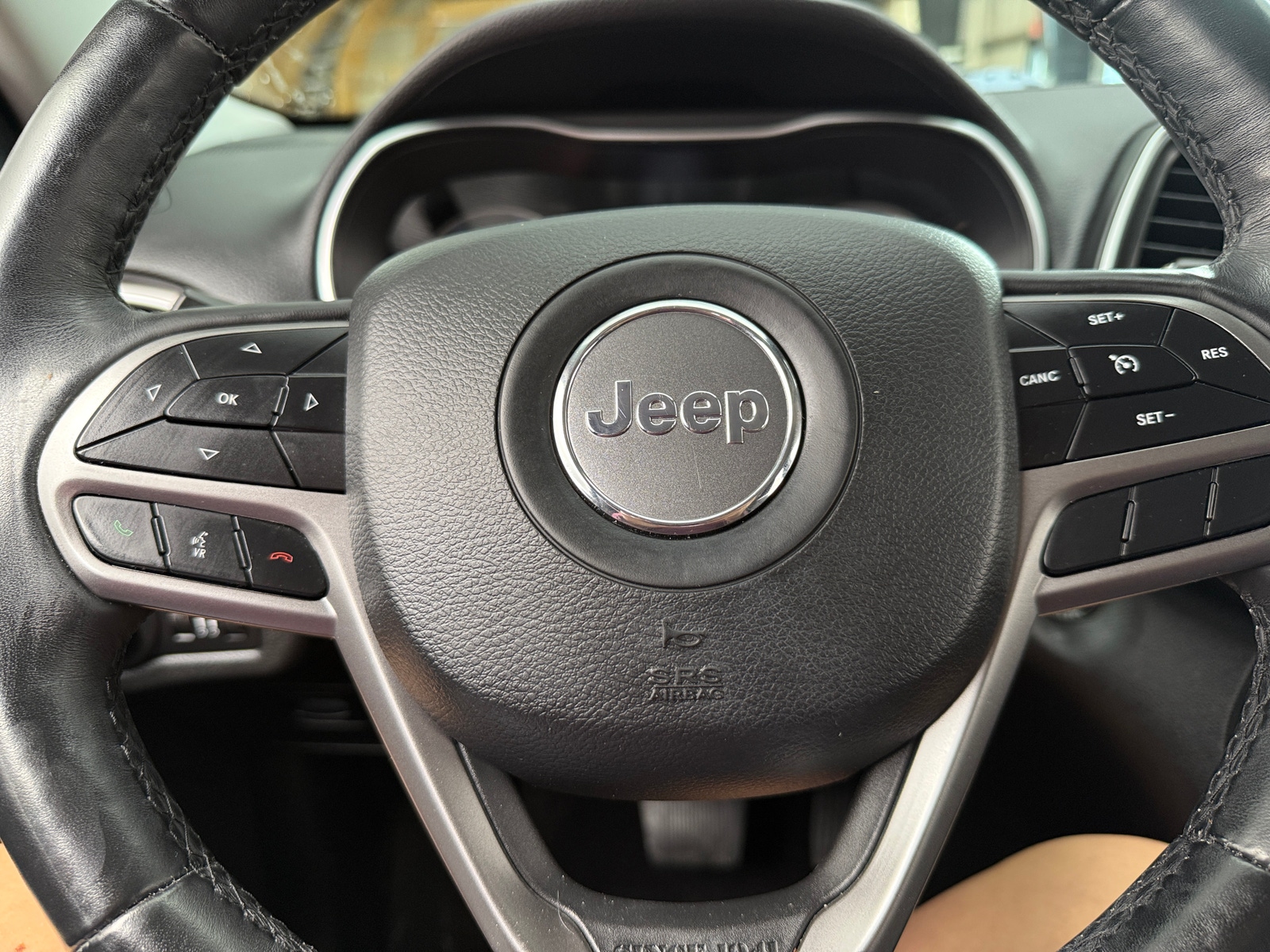 Thumbnail: 2019 Jeep Cherokee - 5