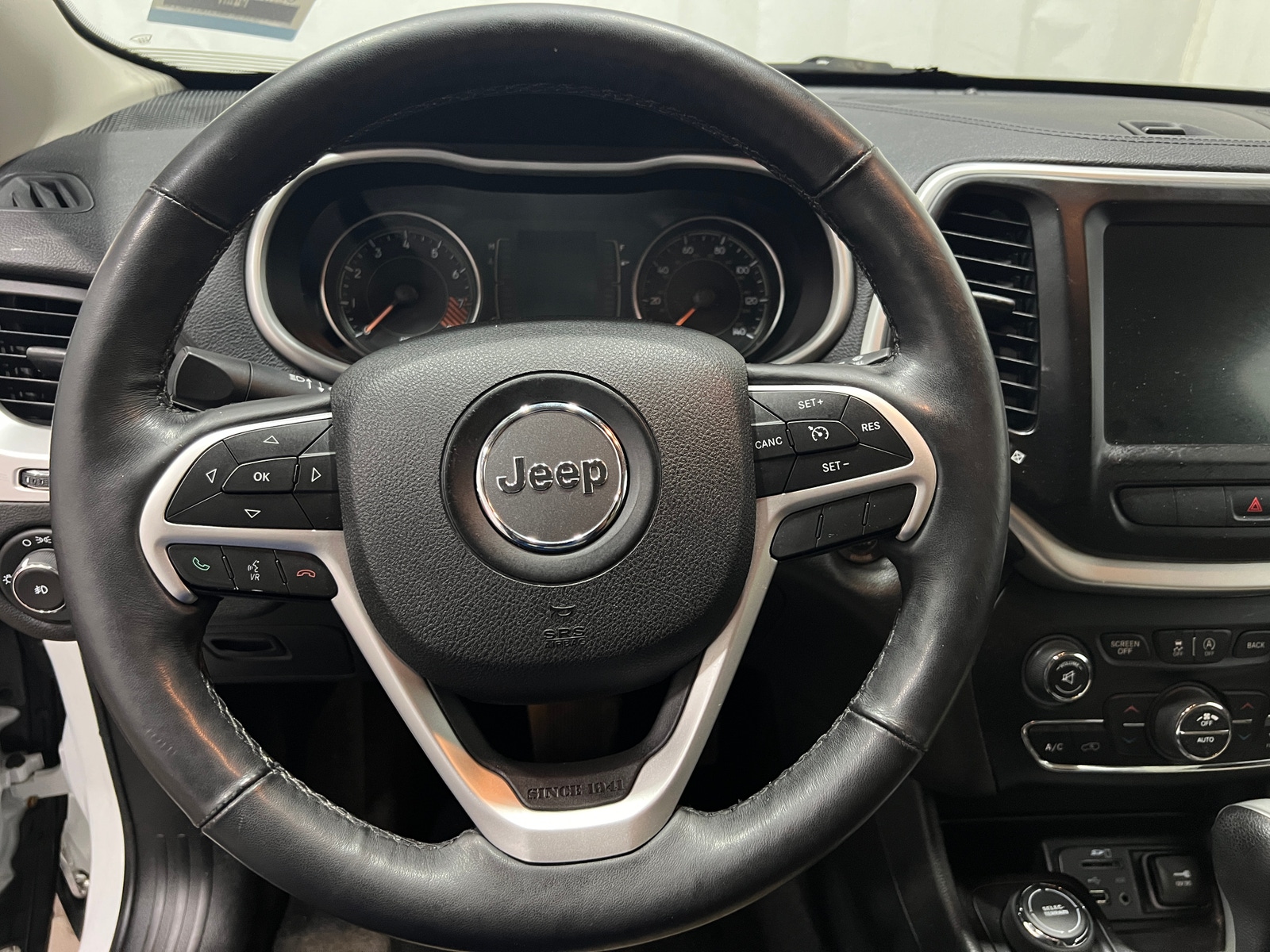 Thumbnail: 2015 Jeep Cherokee - 5
