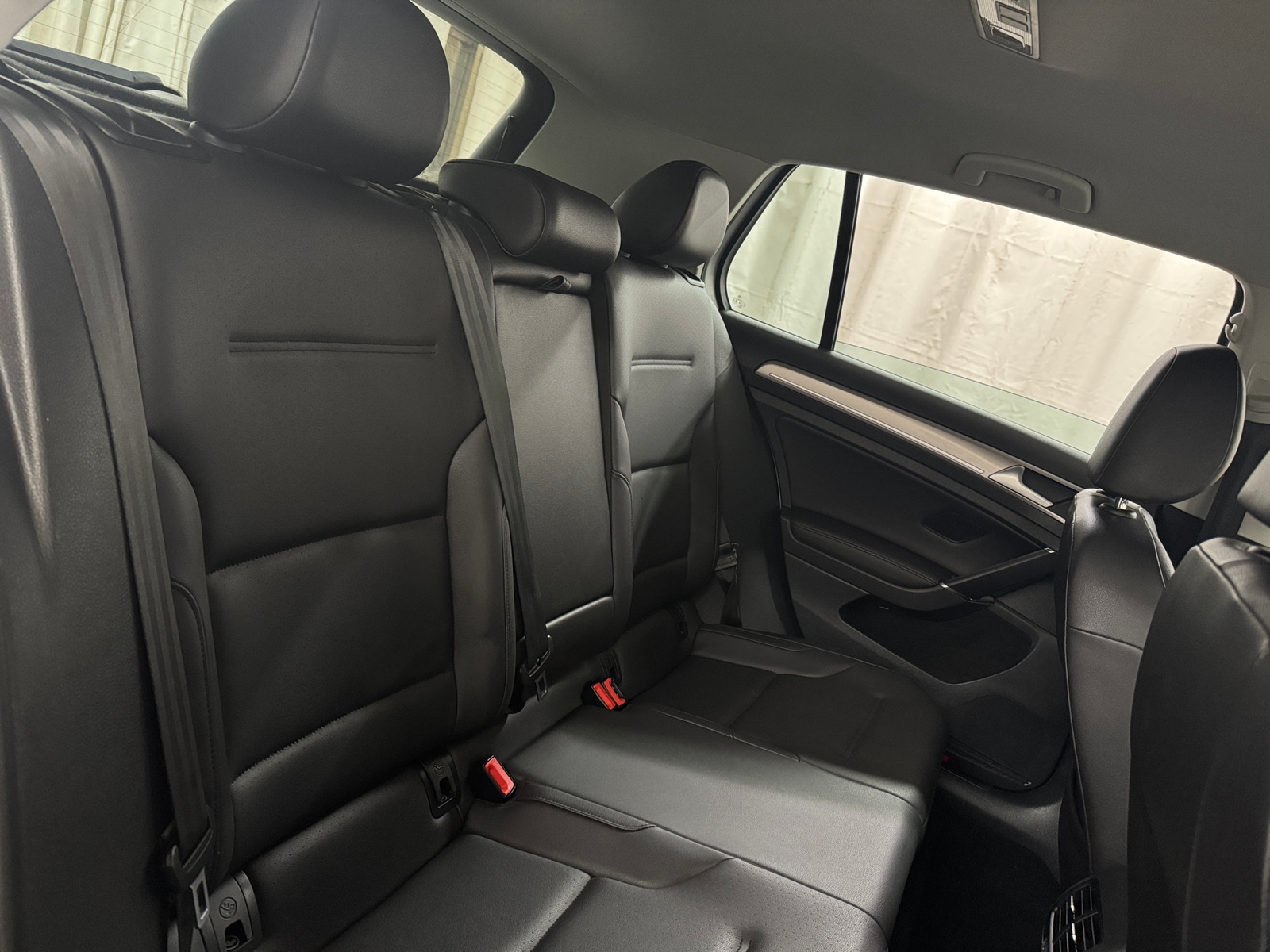 Thumbnail: 2016 Volkswagen e-Golf - 5