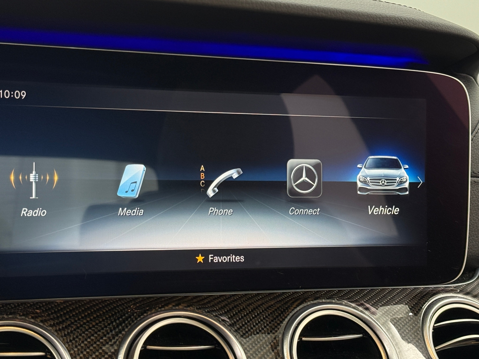 Thumbnail: 2018 Mercedes-Benz E-Class - 3