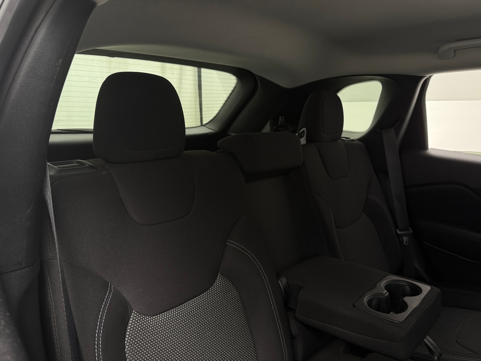 Thumbnail: 2020 Jeep Cherokee - 6