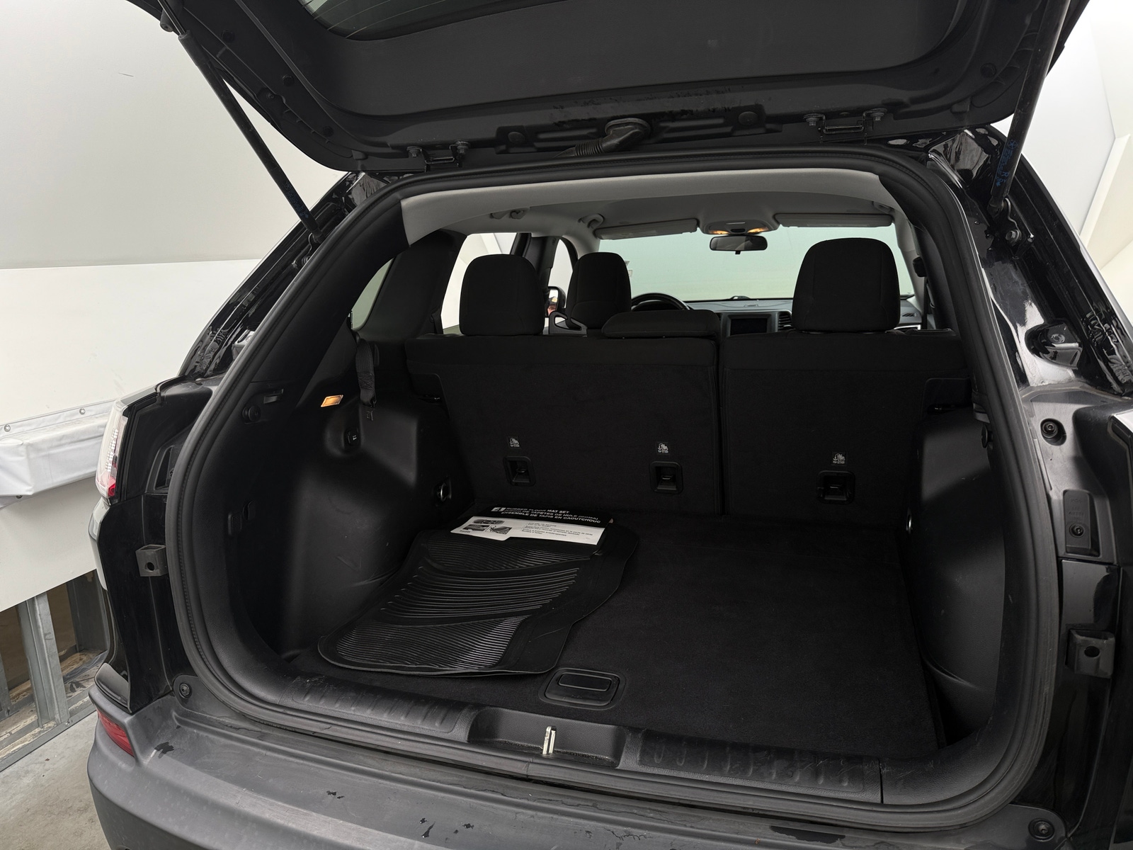 Thumbnail: 2020 Jeep Cherokee - 7