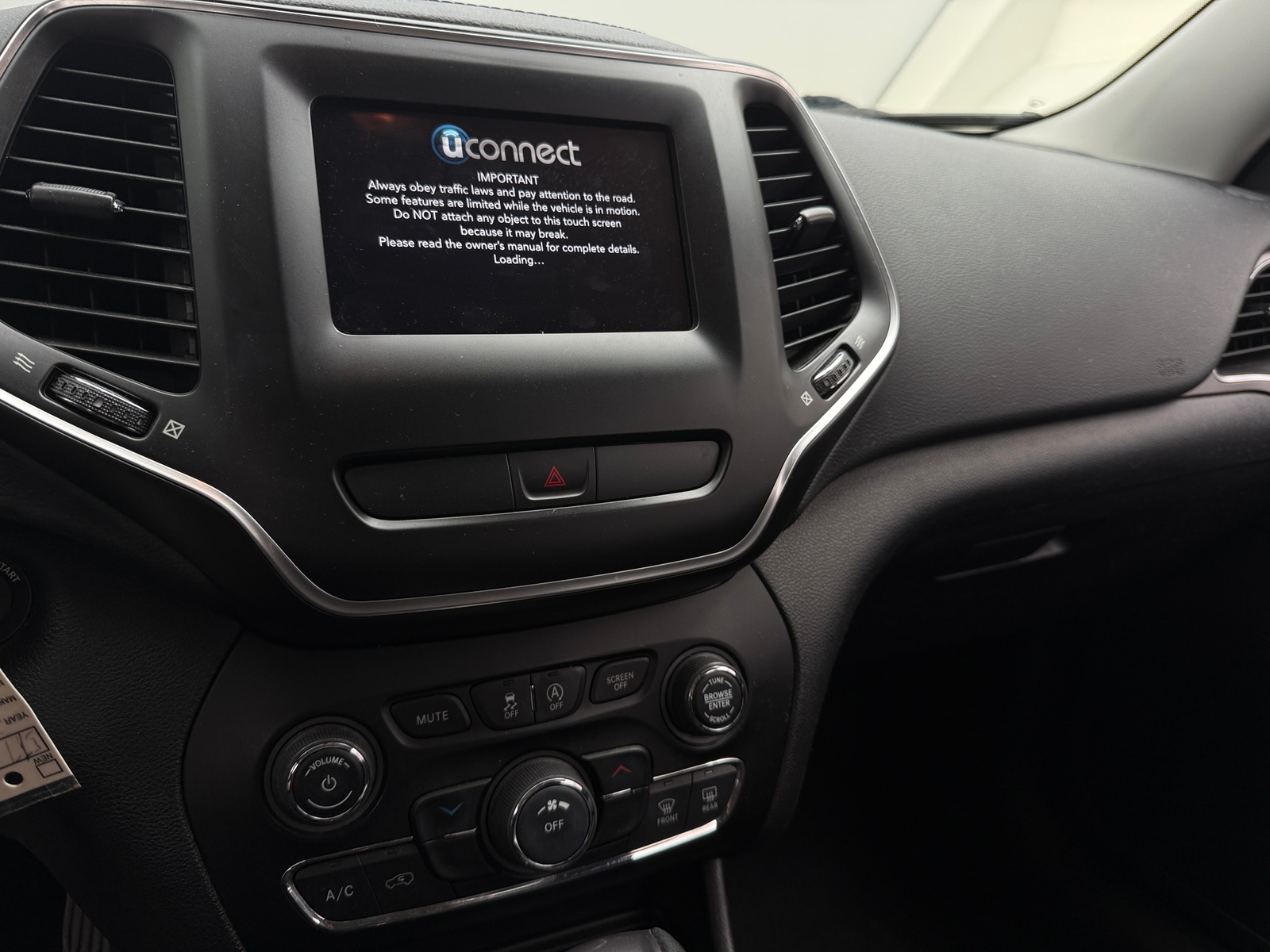 Thumbnail: 2020 Jeep Cherokee - 4