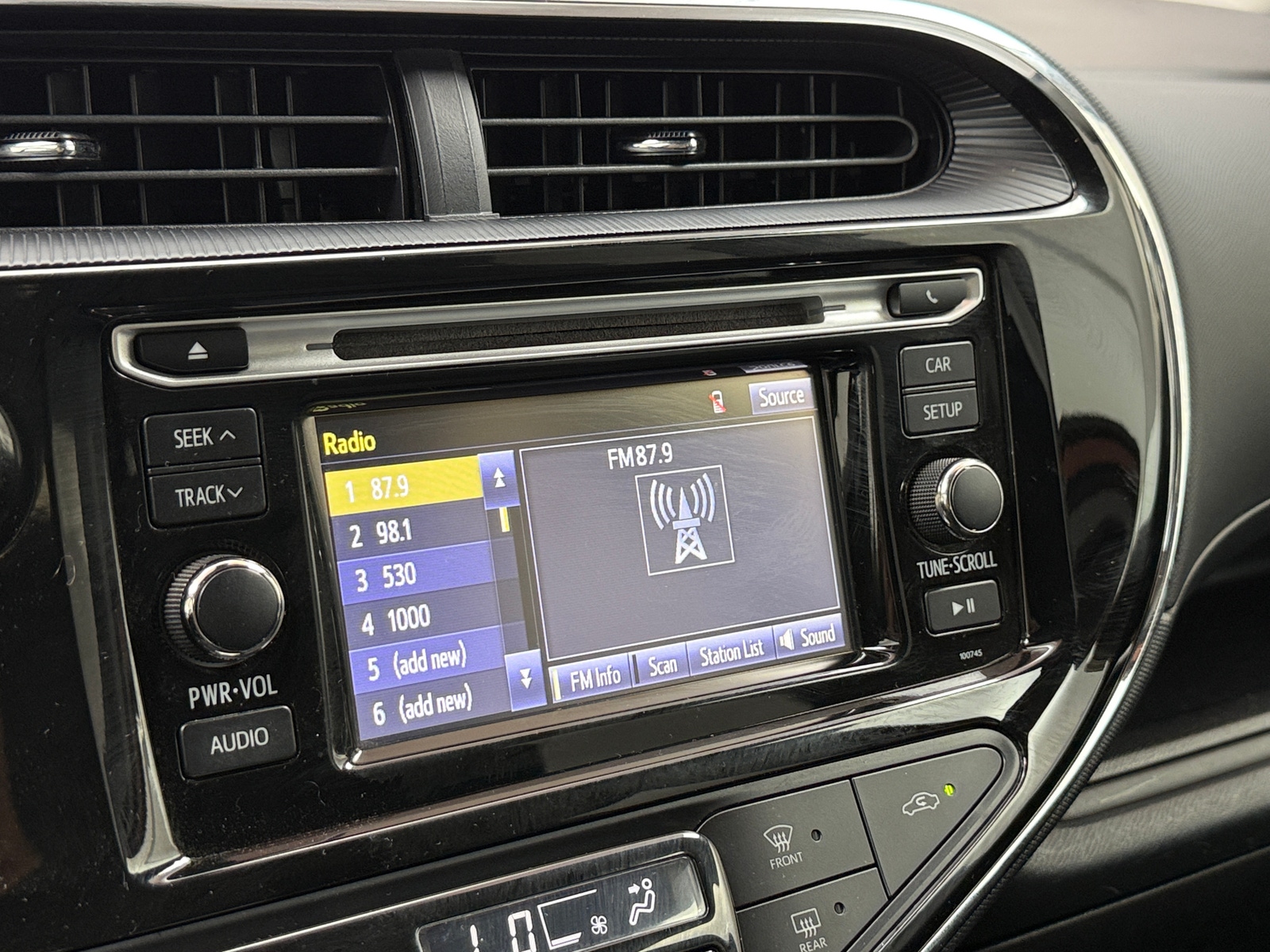 Thumbnail: 2018 Toyota Prius c - 4