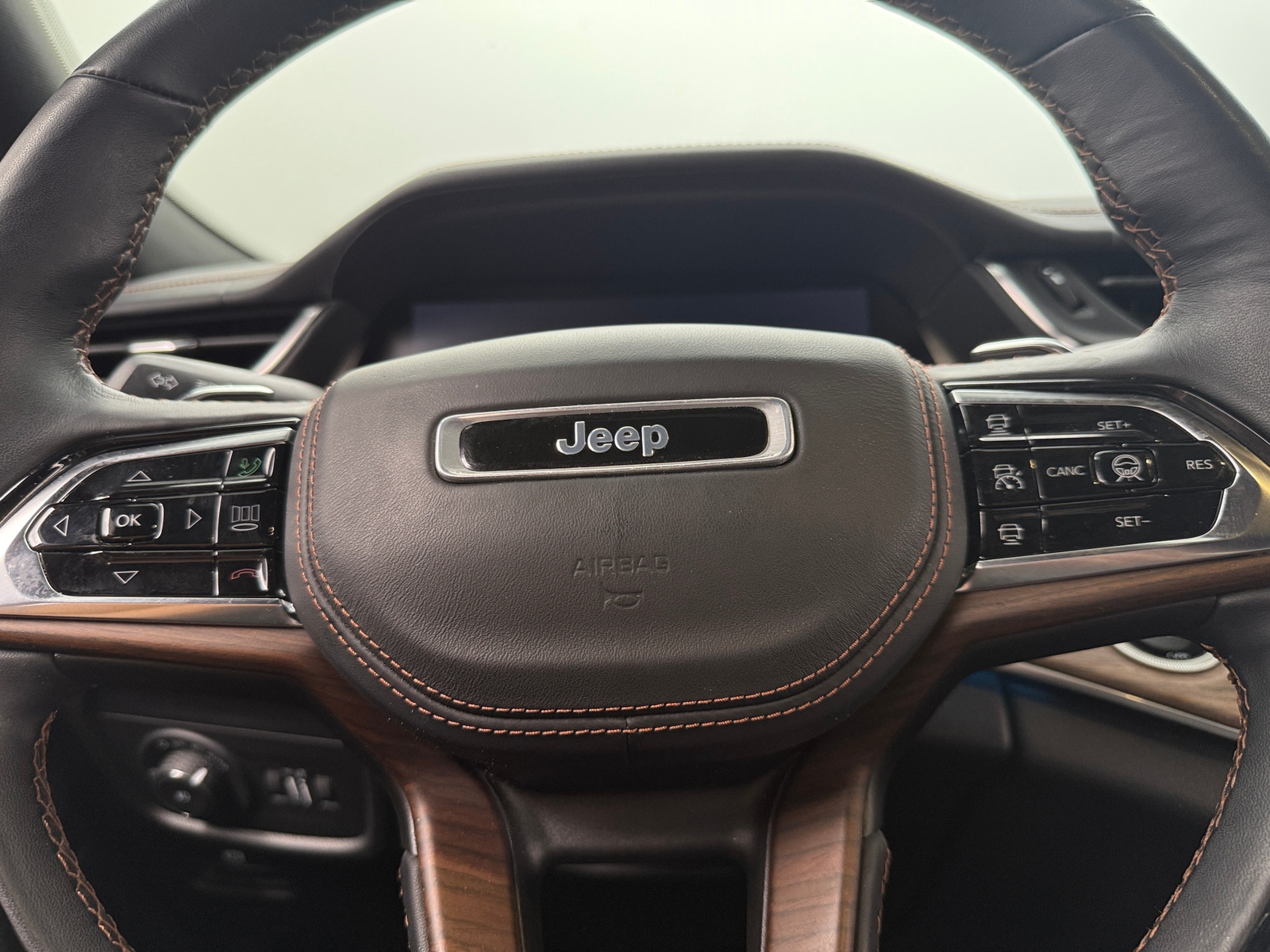 Thumbnail: 2022 Jeep Grand Cherokee L - 4