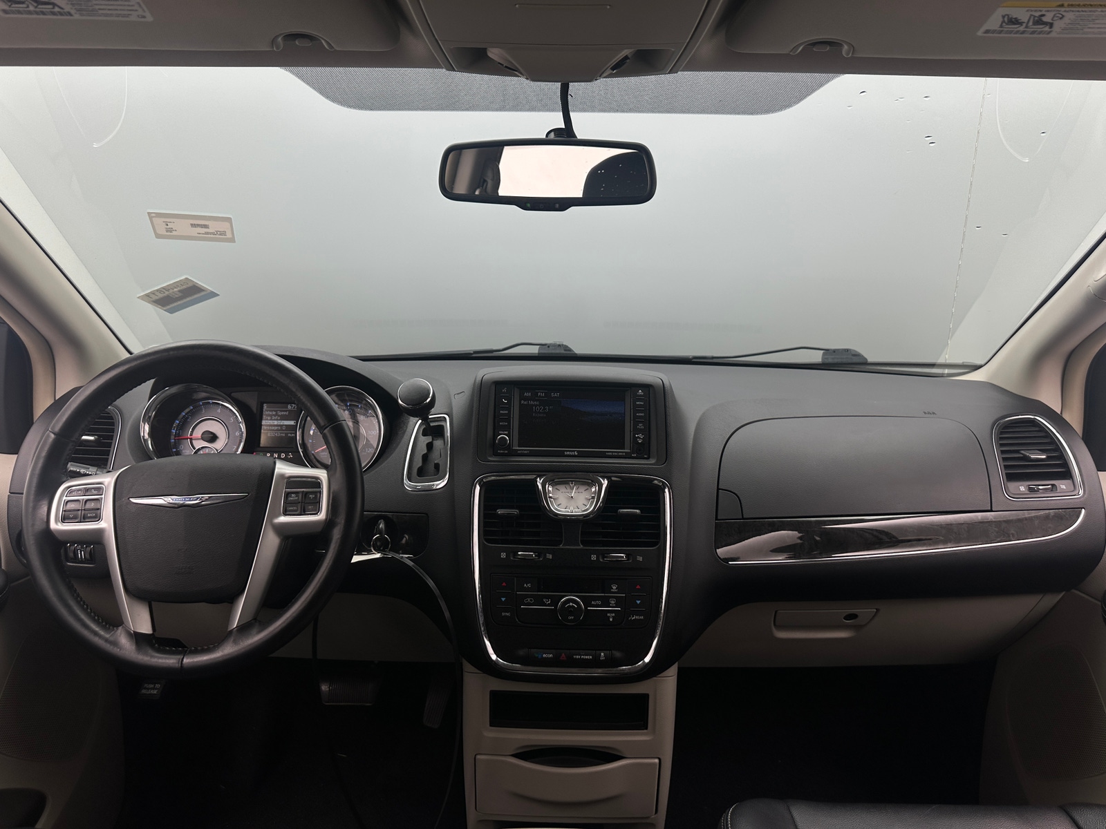 Thumbnail: 2015 Chrysler Town & Country - 2