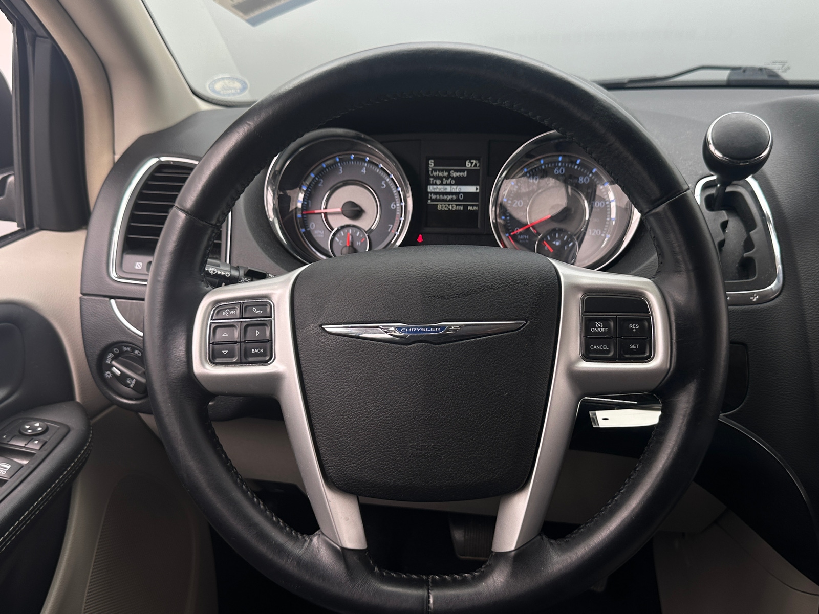 Thumbnail: 2015 Chrysler Town & Country - 4