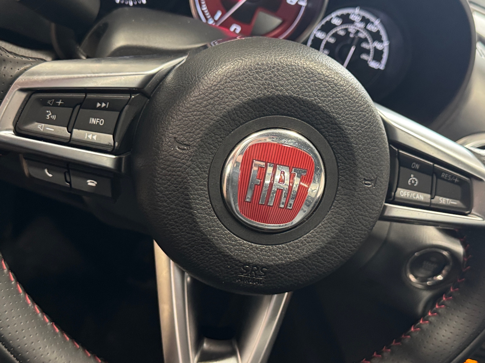 Thumbnail: 2018 Fiat 124 Spider - 4