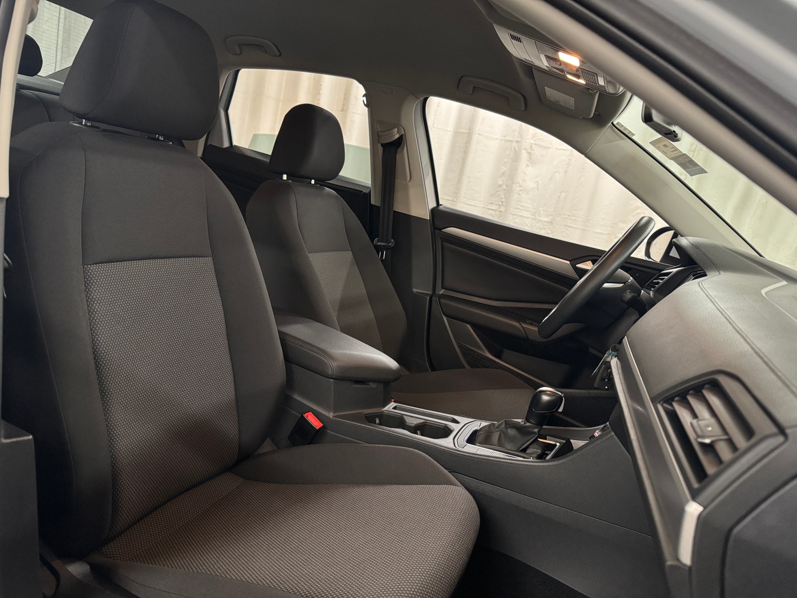 Thumbnail: 2019 Volkswagen Jetta - 2