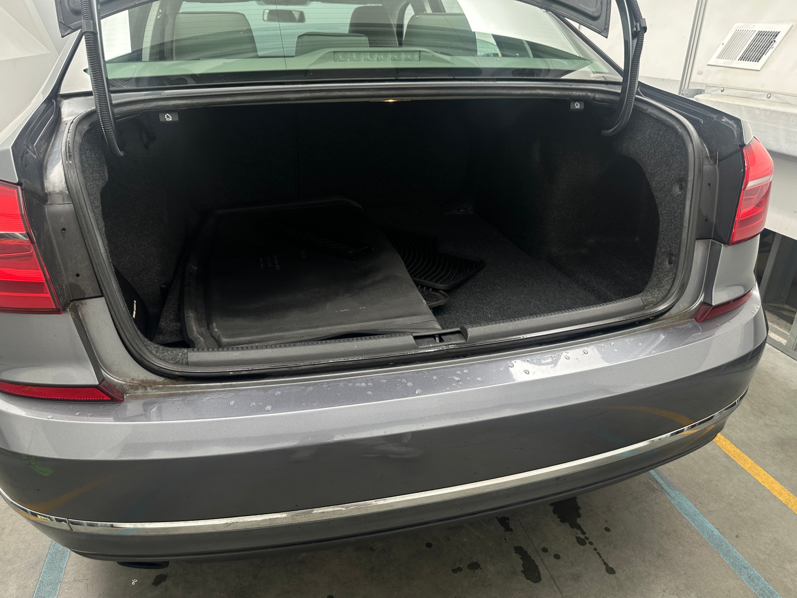 Thumbnail: 2016 Volkswagen Passat - 6