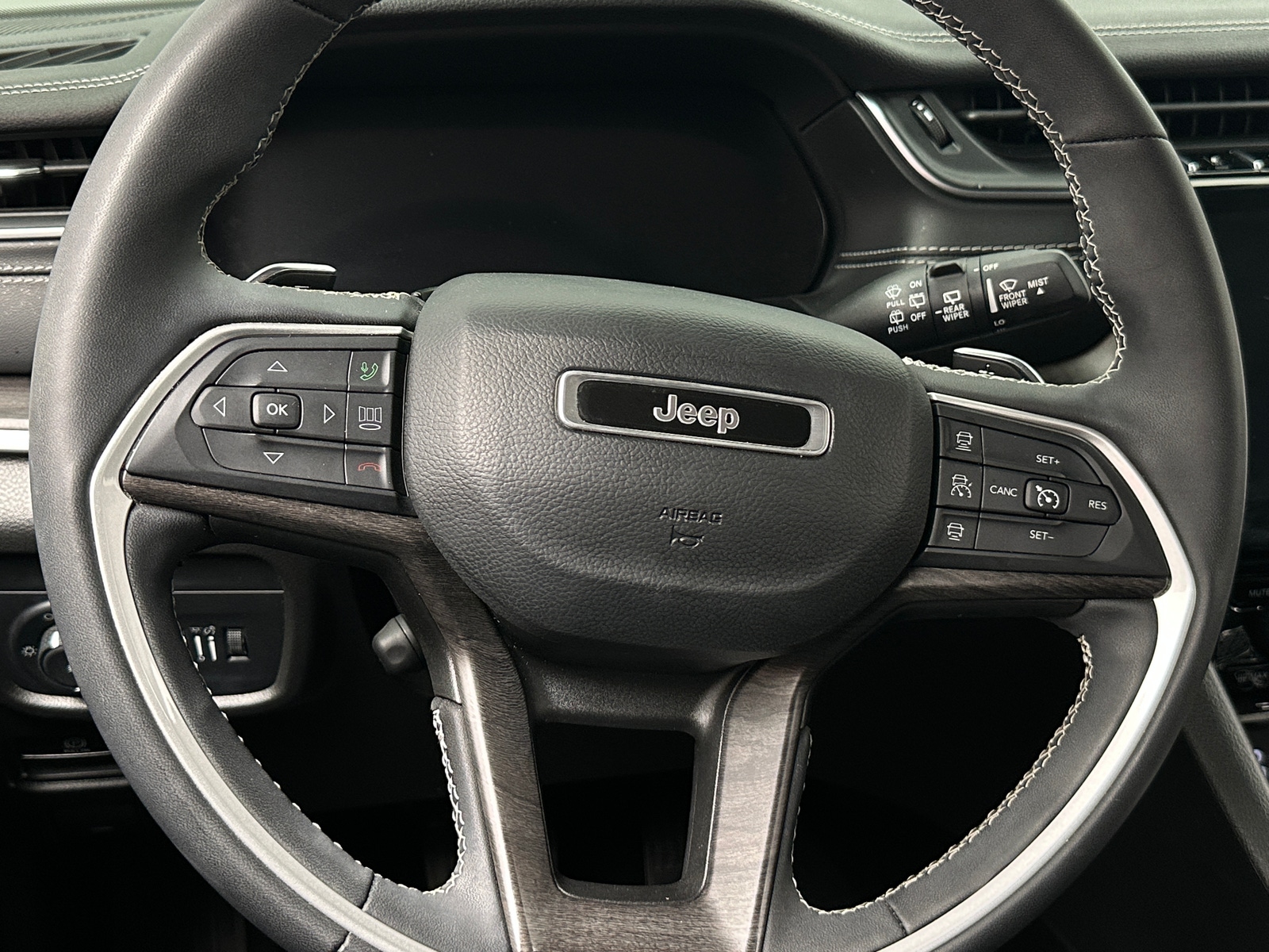Thumbnail: 2023 Jeep Grand Cherokee L - 4