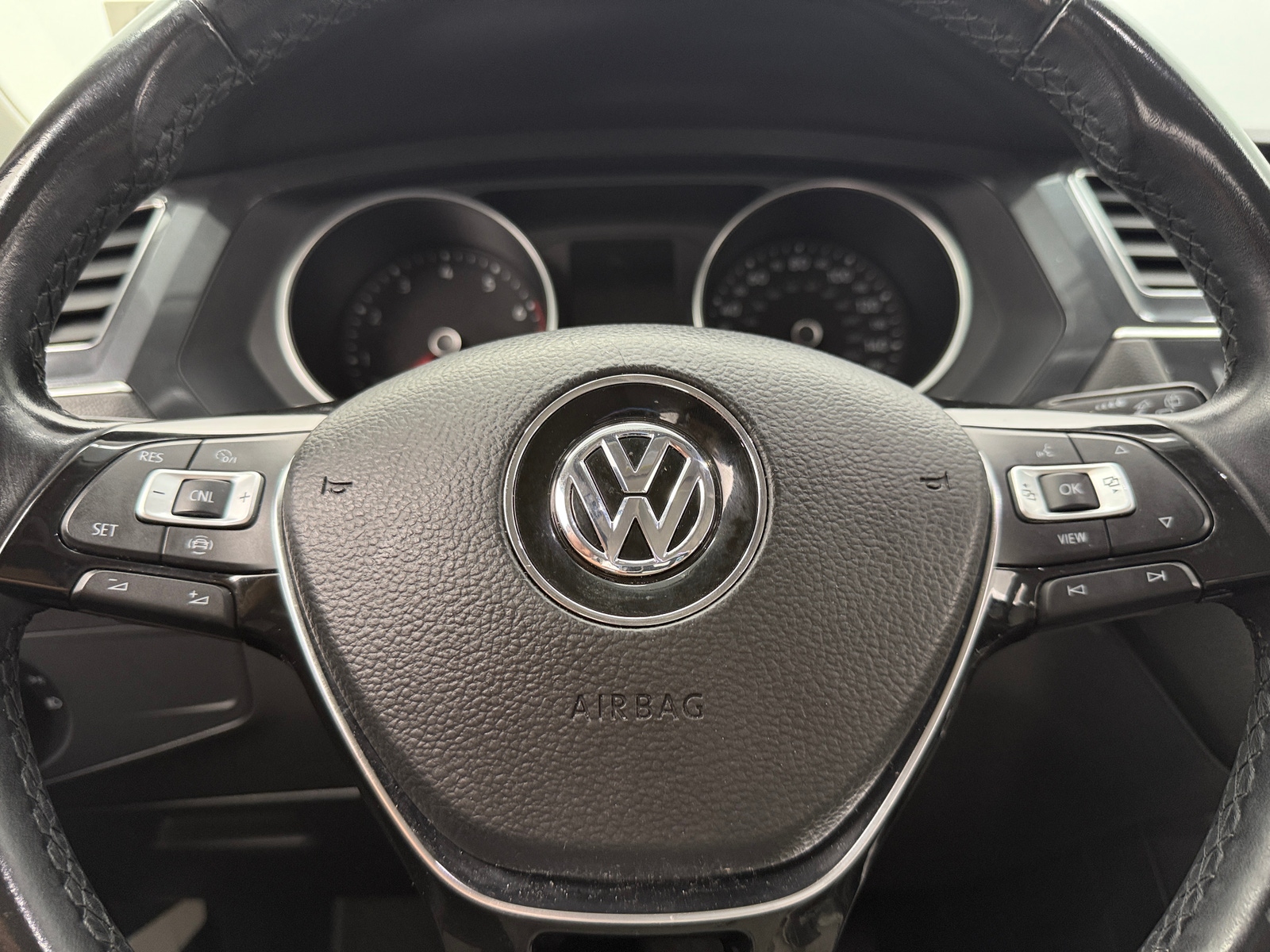 Thumbnail: 2019 Volkswagen Tiguan - 4