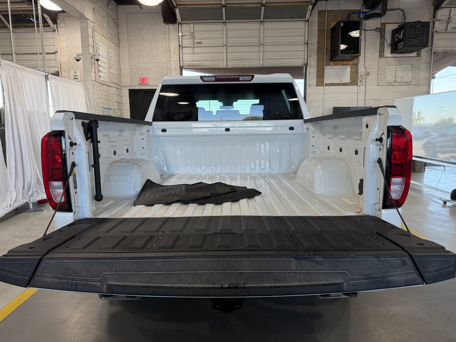 Thumbnail: 2024 GMC Sierra 1500 - 7